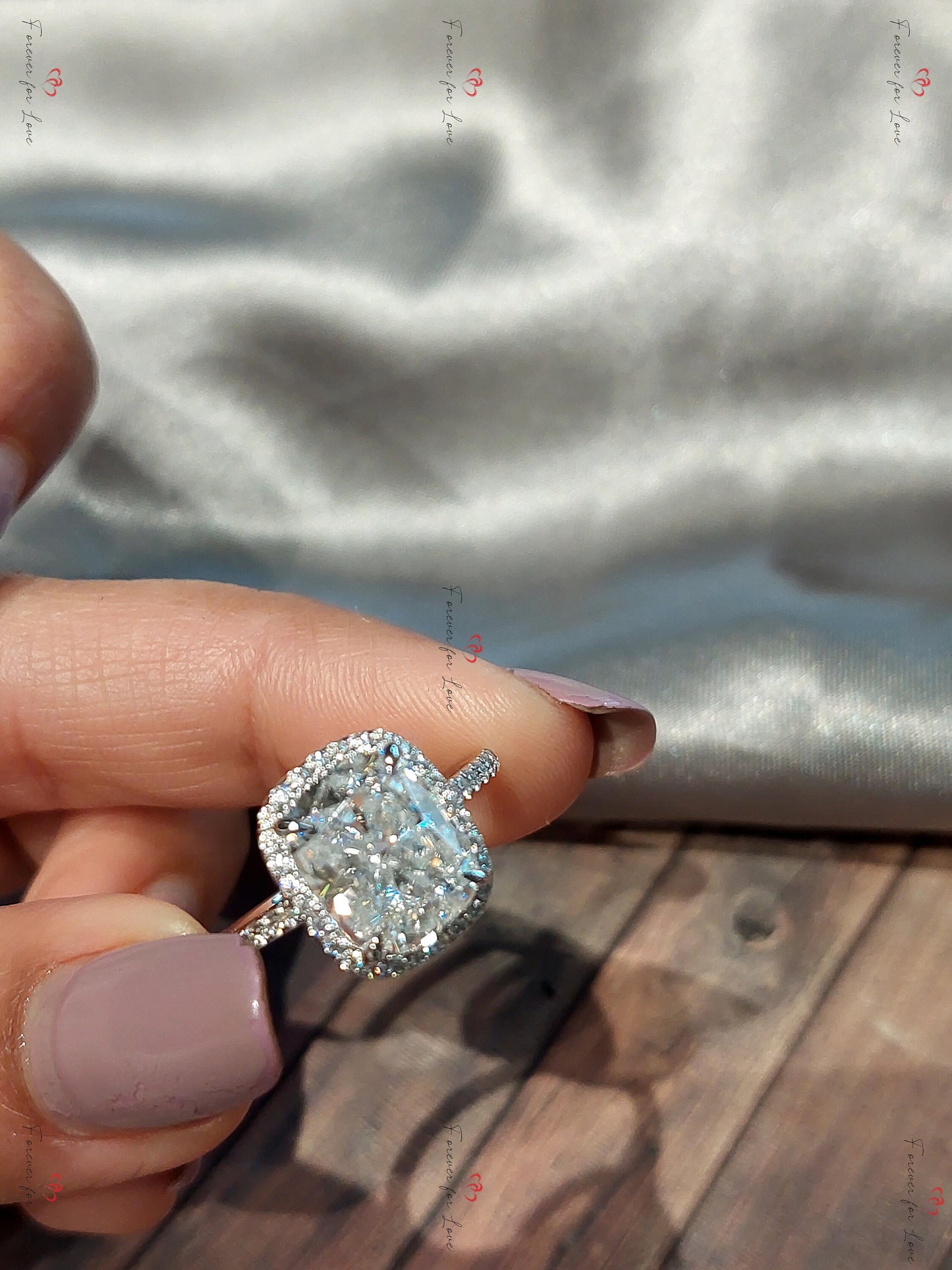 Strahlender Diamant, Moissanit Solitär Verlobungsring Radiant cut Moissanite engagement ring in 935er Argentium Silber — custom handcrafted by Forever For Love