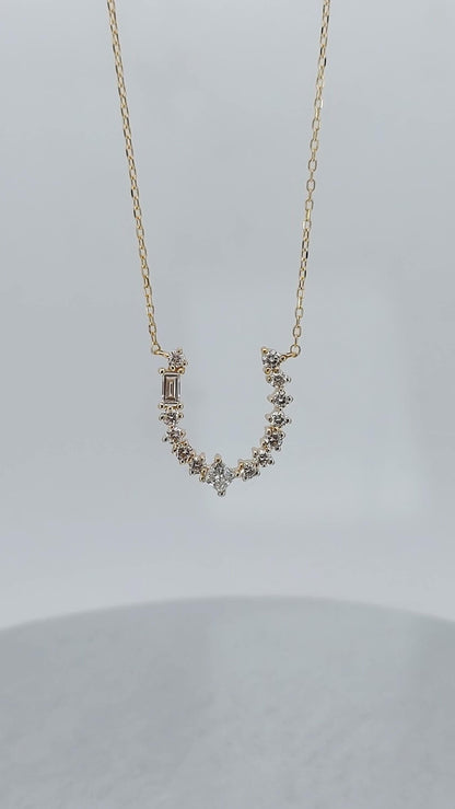 Collier fer à cheval porte-bonheur, cadeau pour les passionnés de chevaux | Pendentif délicat en or ou en argent | Breloque porte-bonheur personnalisée | Cadeau de remise de diplôme ou d'anniversaire