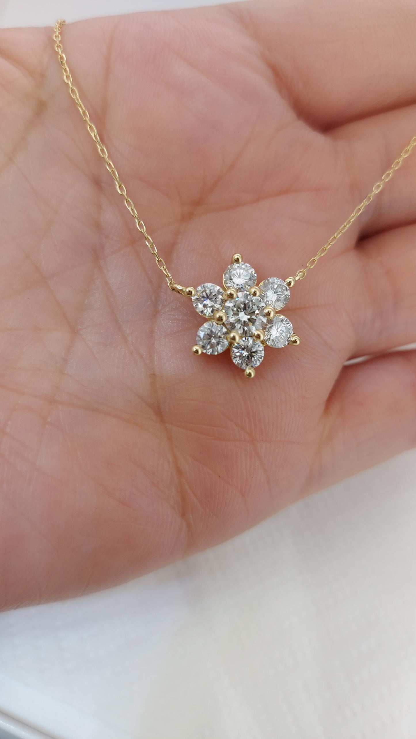 Collier en or jaune 14 carats, pendentif cœur minimaliste délicat, collier femme en diamant véritable, cadeau spécial pour elle. Moissanite engagement ring in Gold or Platinum — custom handcrafted by Forever For Love