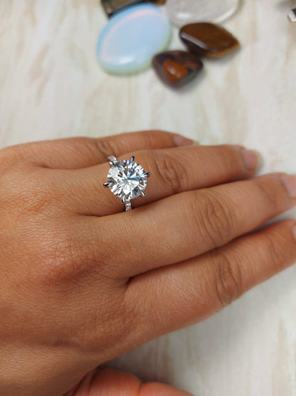 4 Ct IGI Certified Round Lab Diamond Solitaire Ring