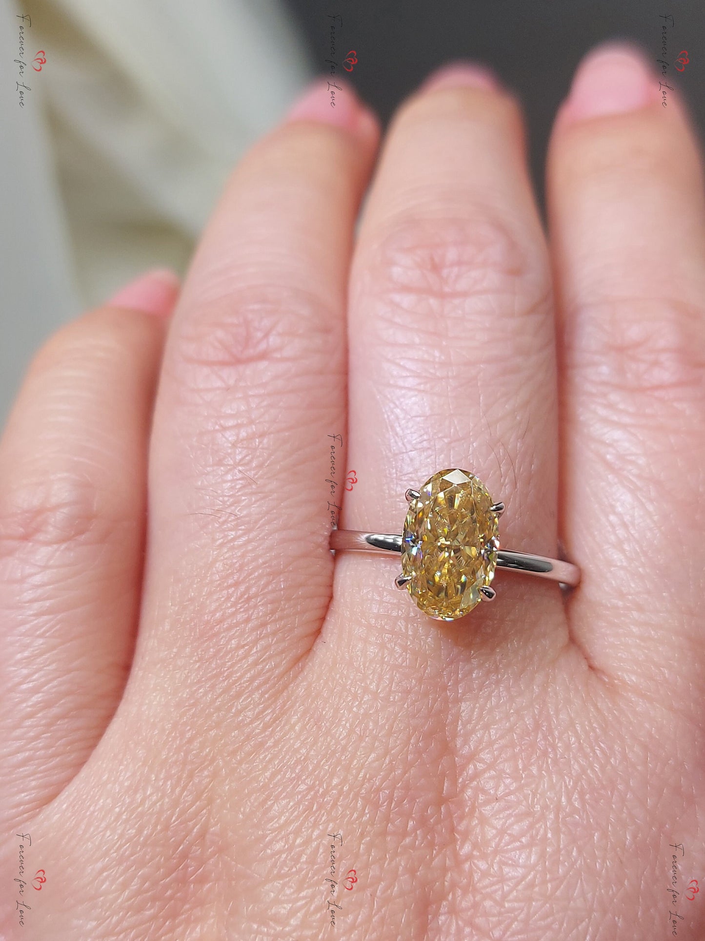 3 Karat ovaler Diamant- und Moissanit-Verlobungsring Oval cut Moissanite engagement ring in 935 Argentium Silber — custom handcrafted by Forever For Love