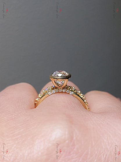2 Ct Oval Moissanite Eternity Band