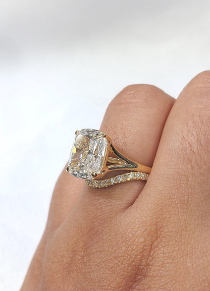 4.5 Ct IGI Certified Cushion Lab Diamond Band