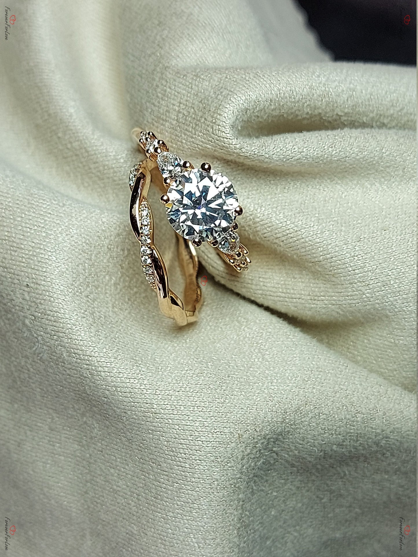 Verlobungsring mit birnenförmigem Moissanit und Cluster Pear cut Moissanite engagement ring in 935 Argentium Silber — custom handcrafted by Forever For Love