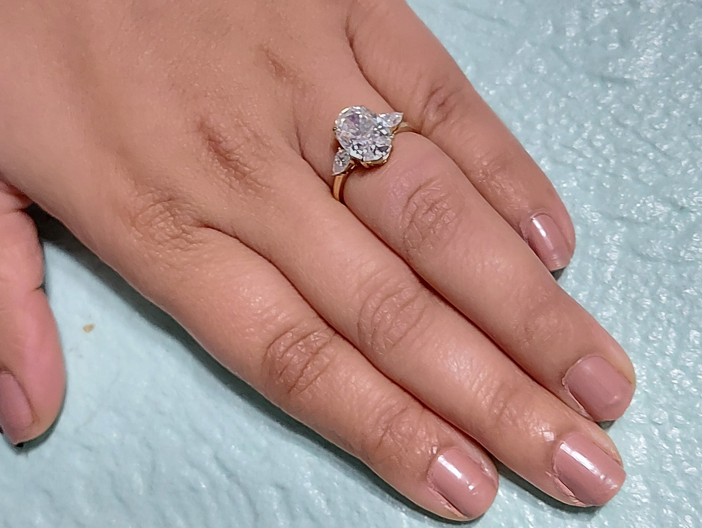 3.5 Karat ovaler Moissanit-Verlobungsring mit drei Steinen Oval cut Moissanite engagement ring in Gold or Platinum — custom handcrafted by Forever For Love