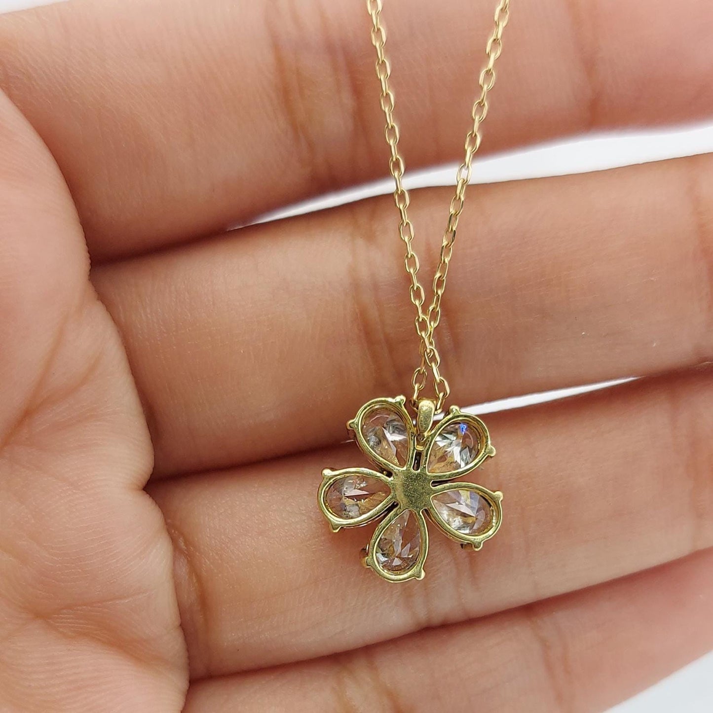 1.25 Karat Birnenförmige Labordiamant Blumenkette, Solitär Diamant Halskette, Massivgold Schmuck, Blumenanhänger, Perfektes Geschenk für Sie Moissanite engagement ring in Gold or Platinum — custom handcrafted by Forever For Love