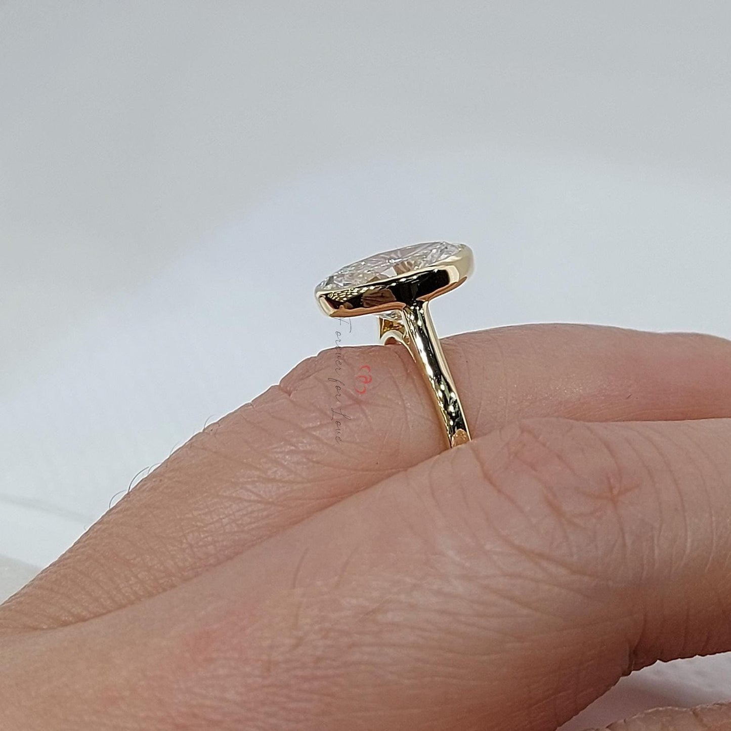 3 Karat D VVS1 IGI-zertifizierter, im Labor gezüchteter Diamant-Verlobungsring in Ovalschliff, im Labor gezüchteter Diamant mit Lünettenfassung, Verlobungsring, Antragsring, Versprechensring Oval cut Moissanite engagement ring in 935 Argentium Silber — custom handcrafted by Forever For Love