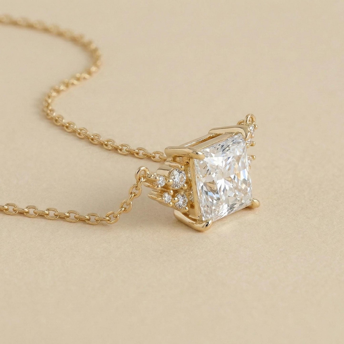 2 Karat E/VVS2 IGI-zertifizierter Prinzess-Schliff Diamant-Solitäranhänger mit Kette. 14 Karat Gelbgold, im Labor gezüchteter Diamant, Perfektes Geschenk Moissanite engagement ring in Gold or Platinum — custom handcrafted by Forever For Love