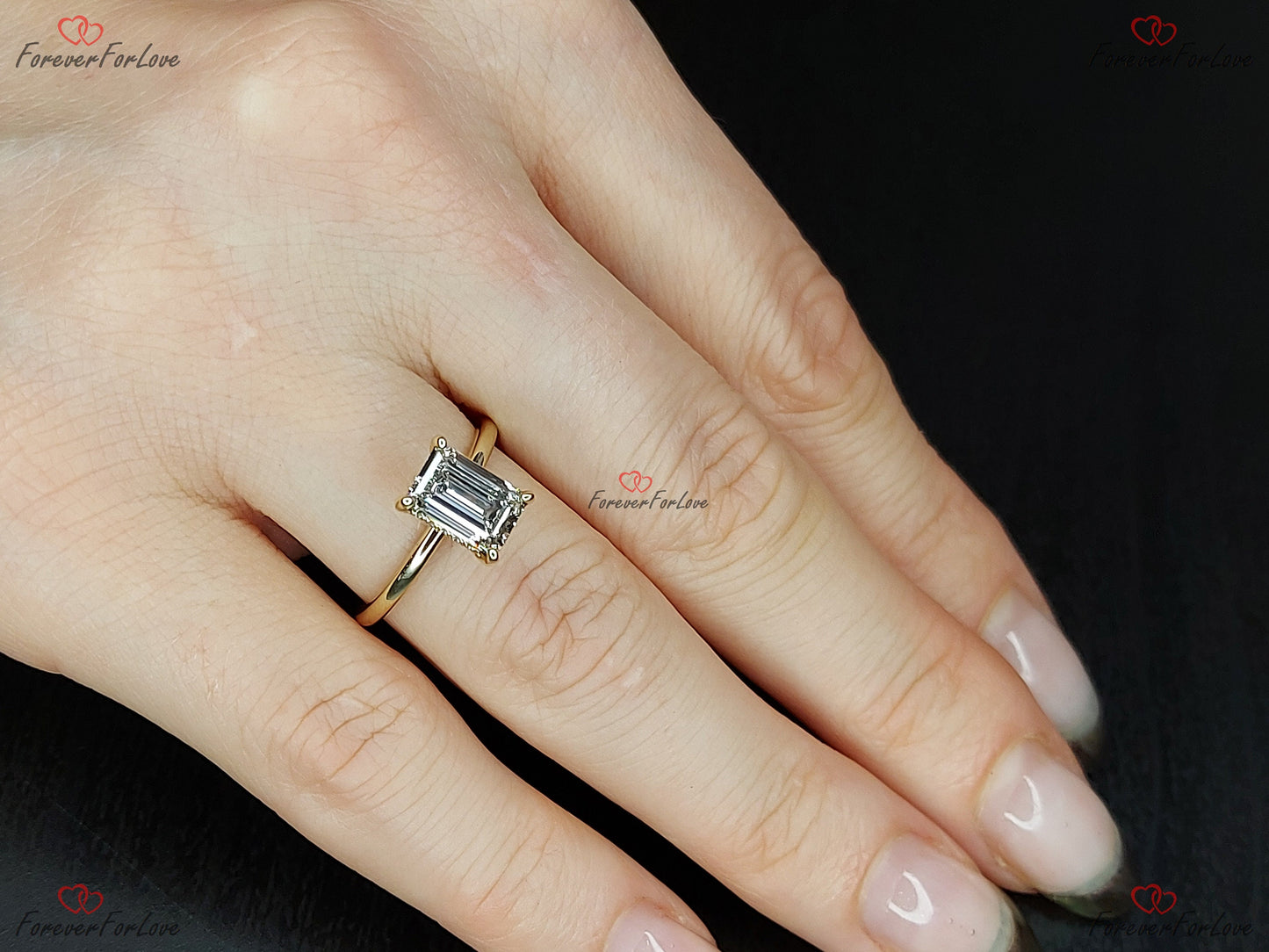 1,5 Karat IGI zertifizierter Smaragd Labor-Diamant Versteckter Halo-Ring Emerald Cut cut Moissanite engagement ring in 935er Argentium Silber — custom handcrafted by Forever For Love