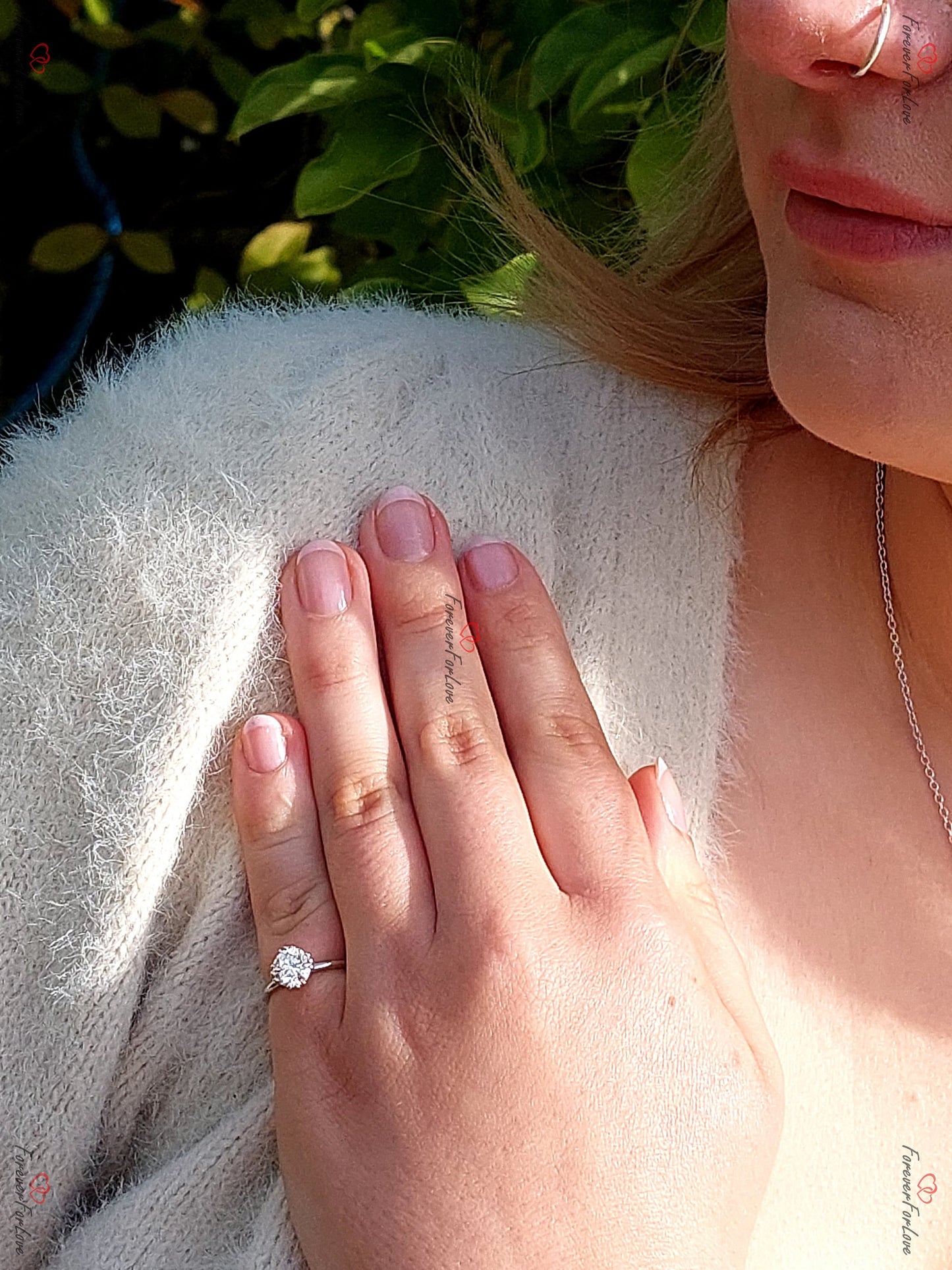 2 Karat runder Labordiamant Solitär klassisches Band Round cut Moissanite engagement ring in 935er Argentium Silber — custom handcrafted by Forever For Love
