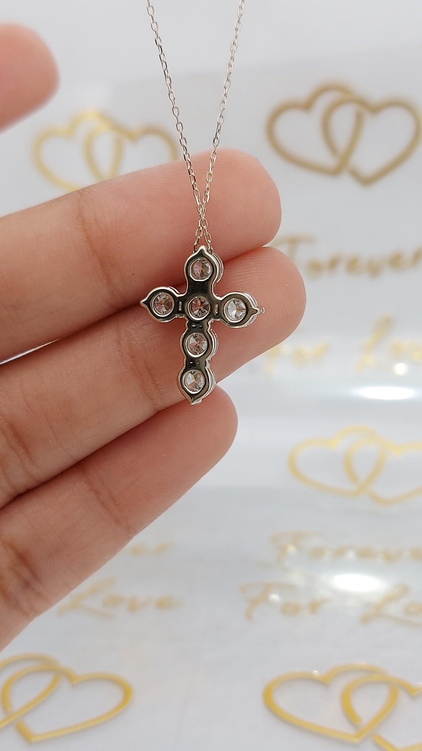 2 Karat E/VVS2 IGI zertifizierte Kreuzkette für Damen, Diamantkreuzanhänger, Religiöser Schmuck, Anhänger mit christlichem Glauben, Perfektes Geschenk Moissanite engagement ring in Gold or Platinum — custom handcrafted by Forever For Love