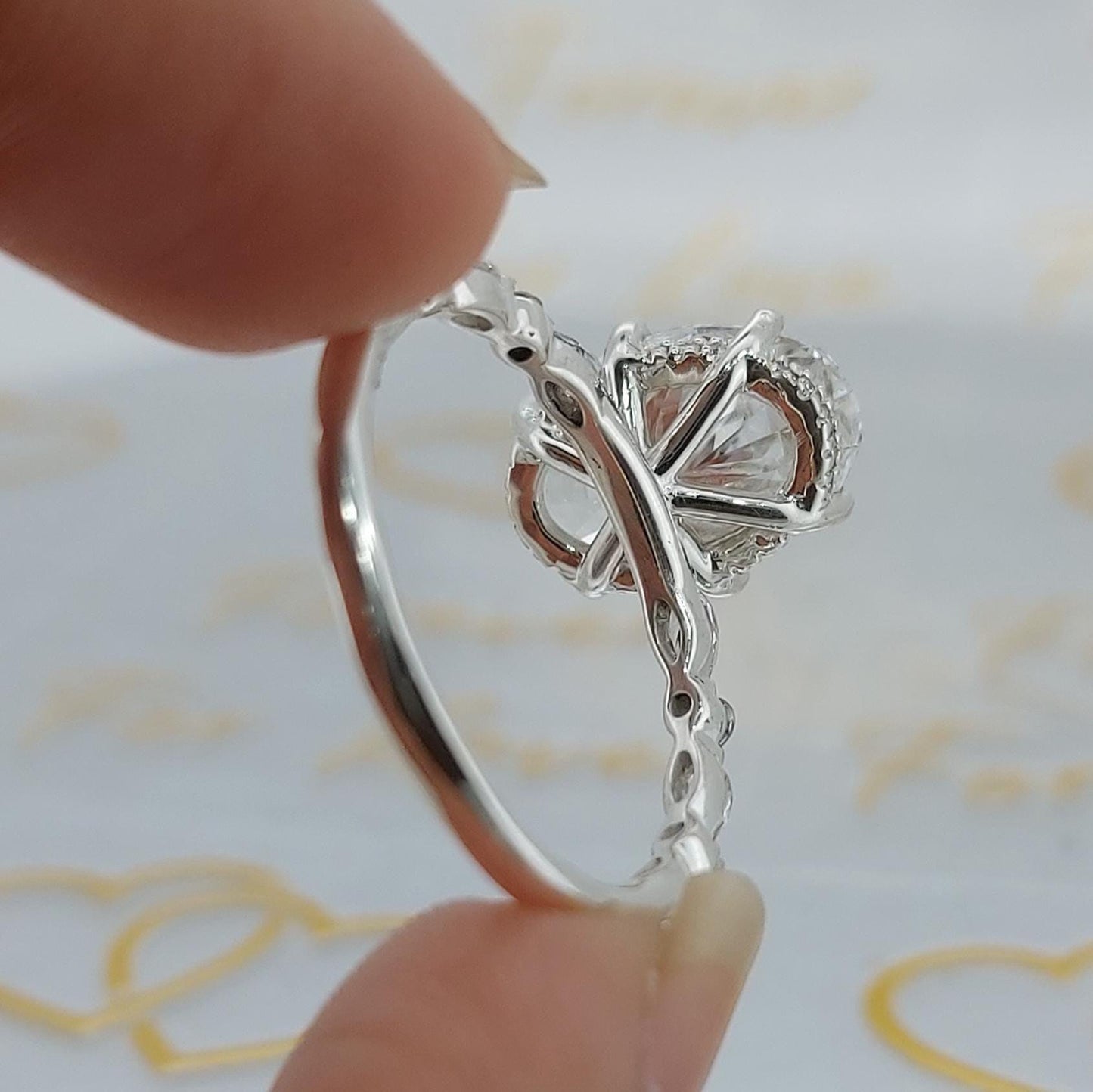 Bague de Fiançailles Solitaire Ovale Diamant de Laboratoire 4,5 Ct avec Halo Caché Oval cut 1Ct Moissanite taille brillant engagement ring in Gold or Platinum — custom handcrafted by Forever For Love