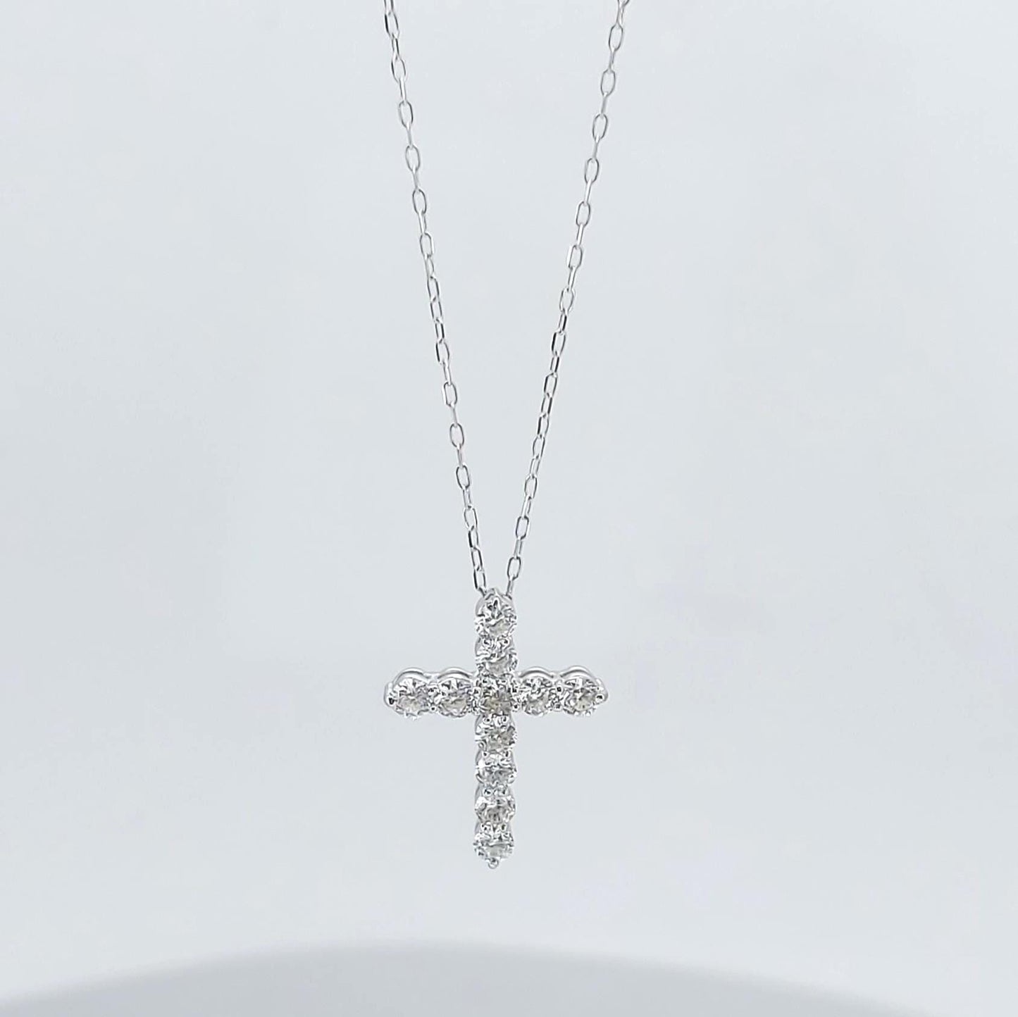Halskette mit Diamantkreuz aus 14 Karat Massivgold für Damen, Diamantkreuz-Anhänger, religiöser Schmuck, christlicher Glaubensanhänger, Kreuzgeschenk für Frauen Moissanite engagement ring in Gold or Platinum — custom handcrafted by Forever For Love