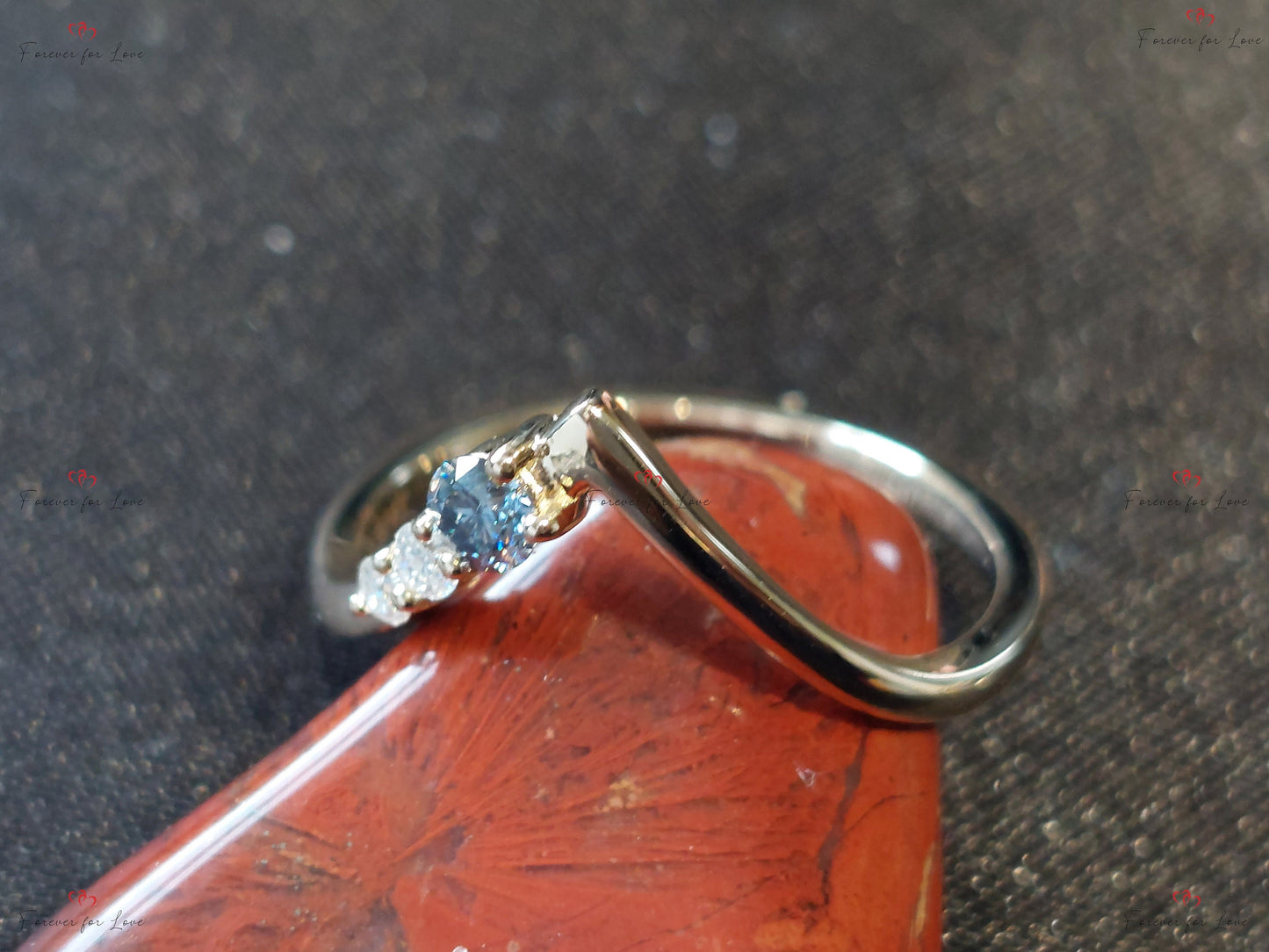 Baguette-Moissanit-Verlobungsring Baguette cut Moissanite engagement ring in 935 Argentium Silber — custom handcrafted by Forever For Love
