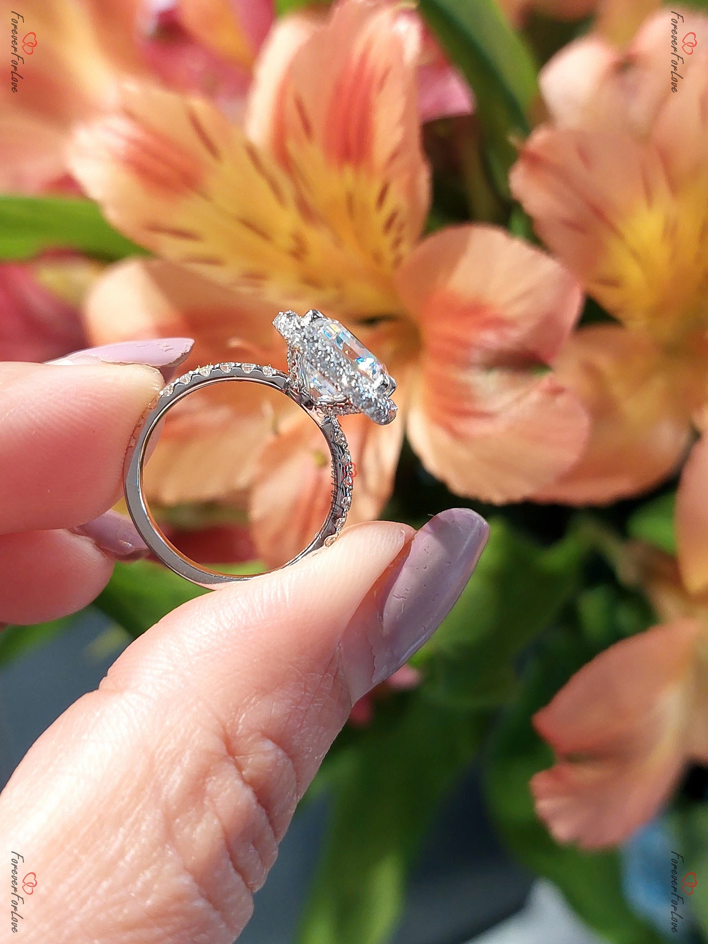 Bague de fiançailles en Moissanite taille émeraude à double halo, bague 4 carats, bague pavée de diamants, bague de promesse moderne pour anniversaire de fiançailles. Emerald cut 1Ct Moissanite Brillant rond engagement ring in Gold or Platinum — custom handcrafted by Forever For Love