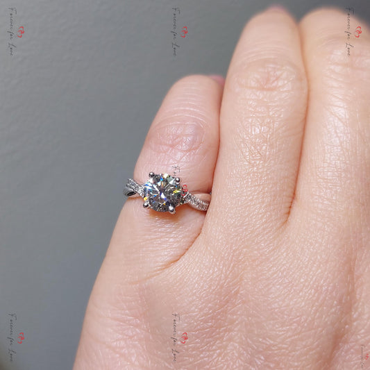 1 Ct IGI Certified Round Lab Diamond Solitaire Engagement Ring