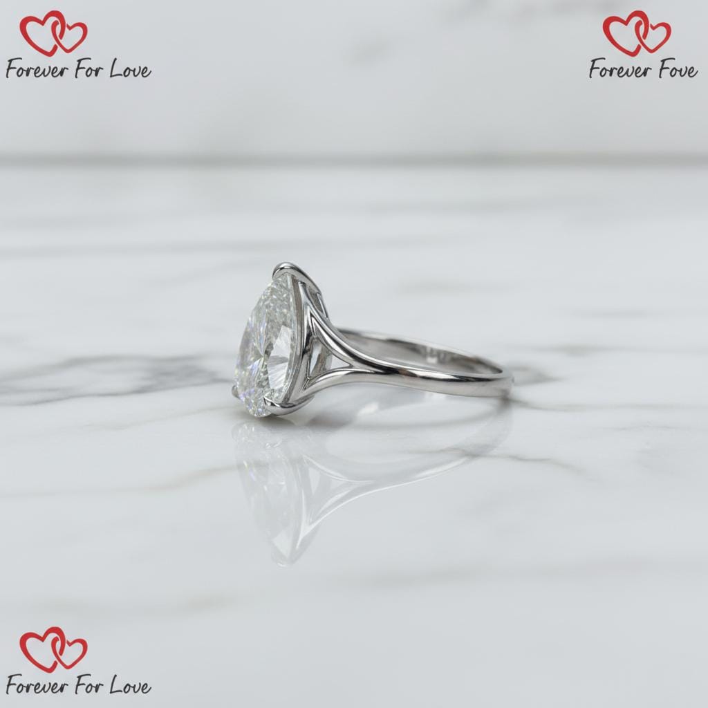Bague de fiançailles poire 3 carats en diamant de laboratoire certifié IGI, avec anneau double. Pear cut 1Ct Moissanite taille brillant engagement ring in Gold or Platinum — custom handcrafted by Forever For Love