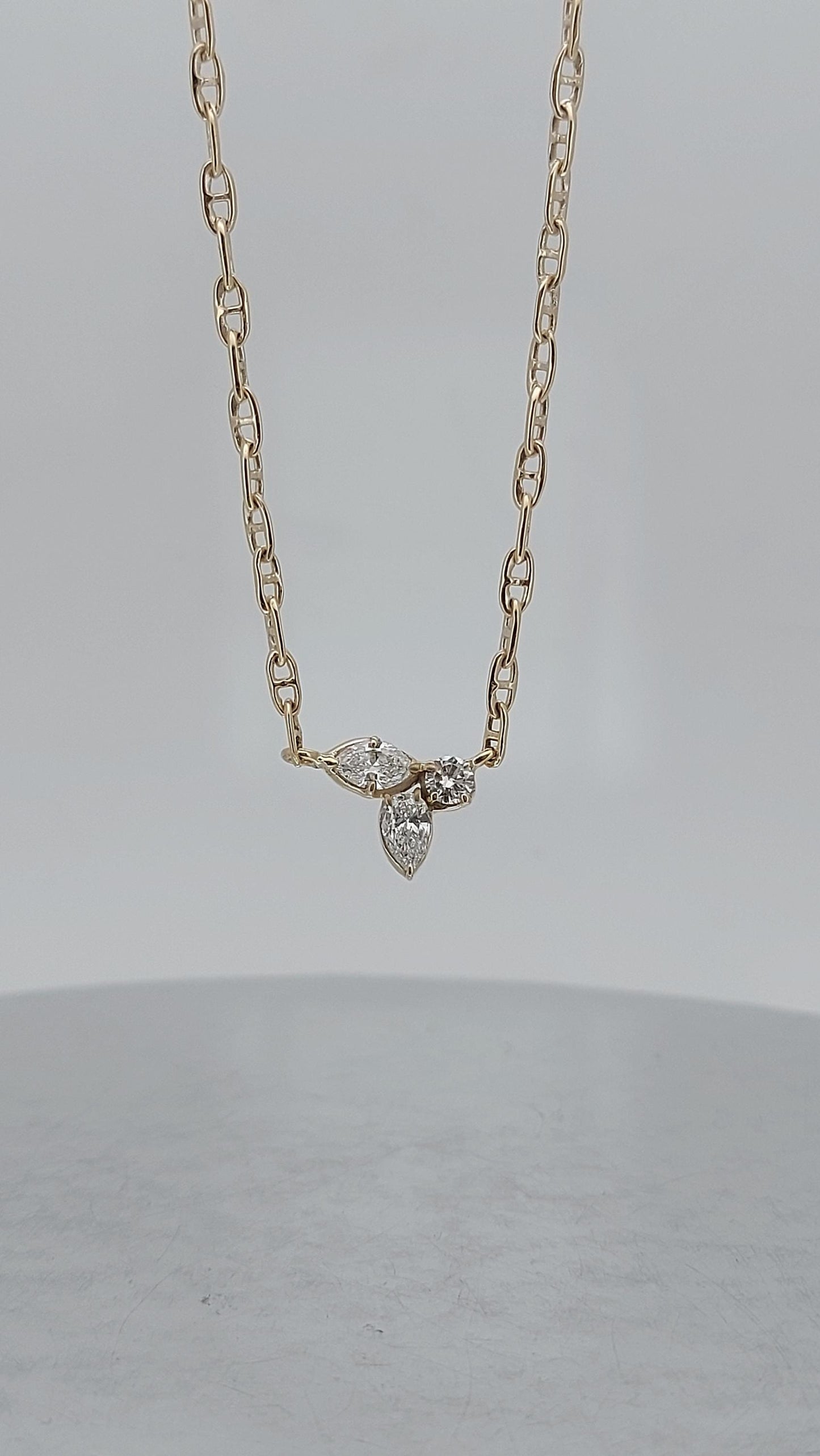 Collier en diamant de laboratoire certifié IGI, 0,5 carat E, VVS2, en or massif avec diamants poire, marquise et ronds, cadeau spécial pour elle. Moissanite engagement ring in Gold or Platinum — custom handcrafted by Forever For Love