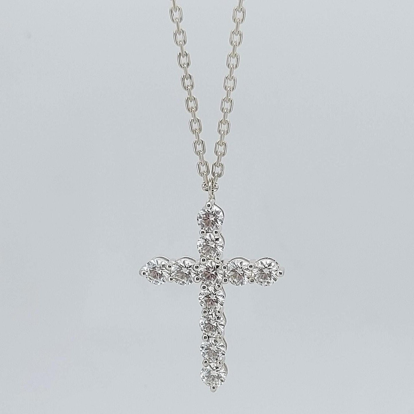14 Karat Massivgold Moissanit Kreuz Halskette für Frauen, Moissanit Kreuz, Religiöser Schmuck, Anhänger für den christlichen Glauben, Kreuz Geschenk für Frauen Moissanite engagement ring in Gold or Platinum — custom handcrafted by Forever For Love