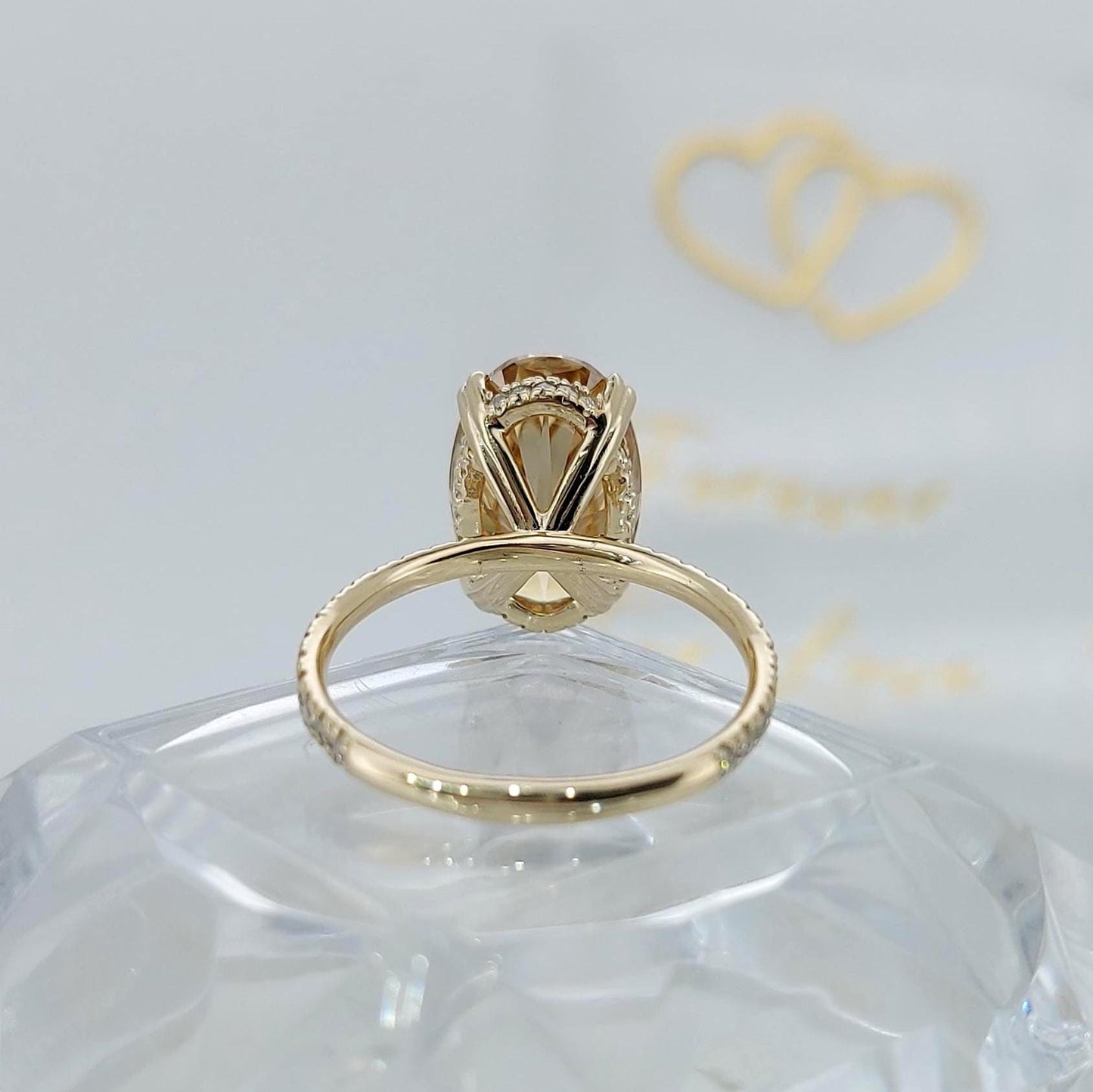 5.5 Karat Ovaler Moissanit Verlobungsring mit verstecktem Halo Oval cut Moissanite engagement ring in 935 Argentium Silber — custom handcrafted by Forever For Love