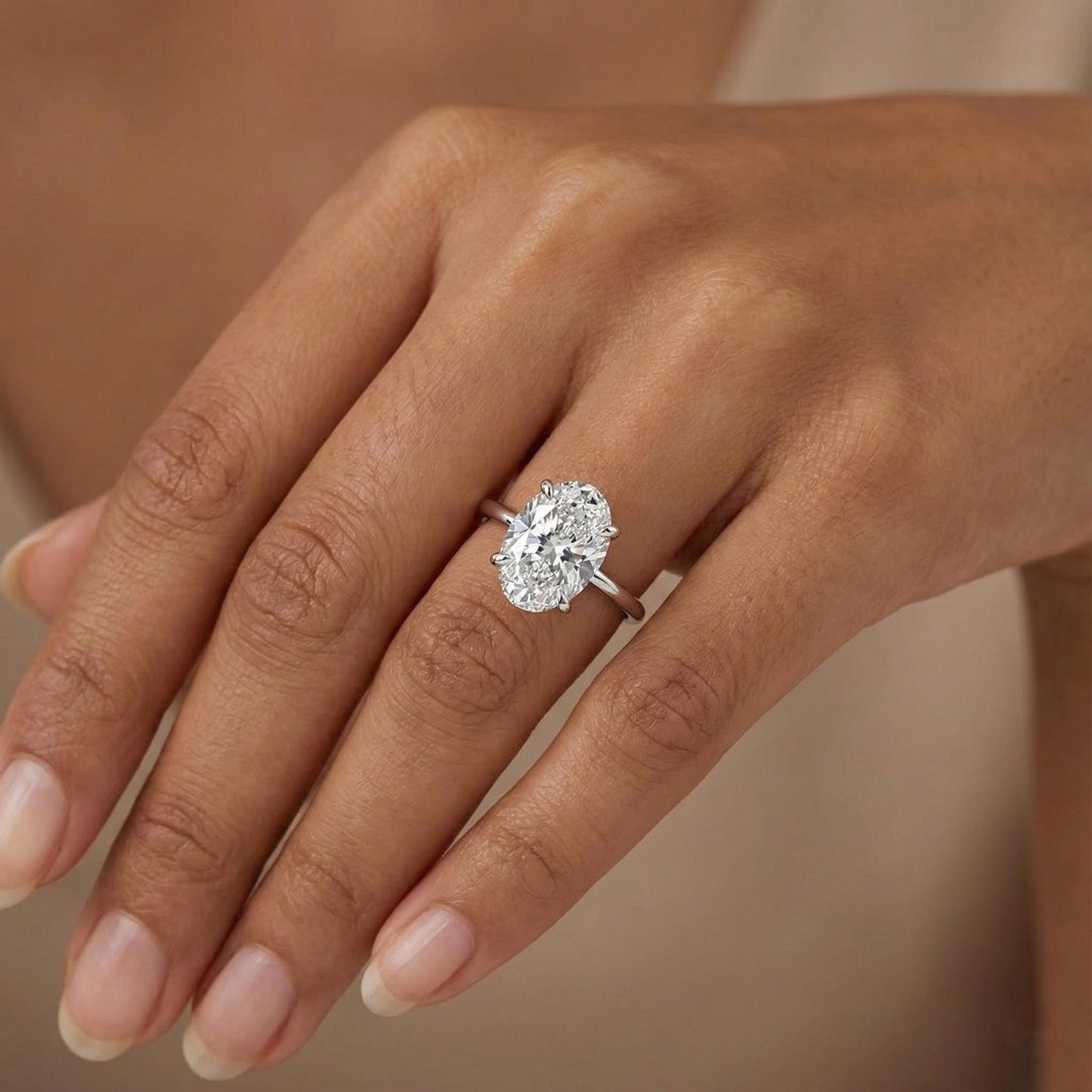 3 Karat ovaler Labor-Diamant D VVS2 zertifizierter Solitär Oval cut Moissanite engagement ring in 935 Argentium Silber — custom handcrafted by Forever For Love