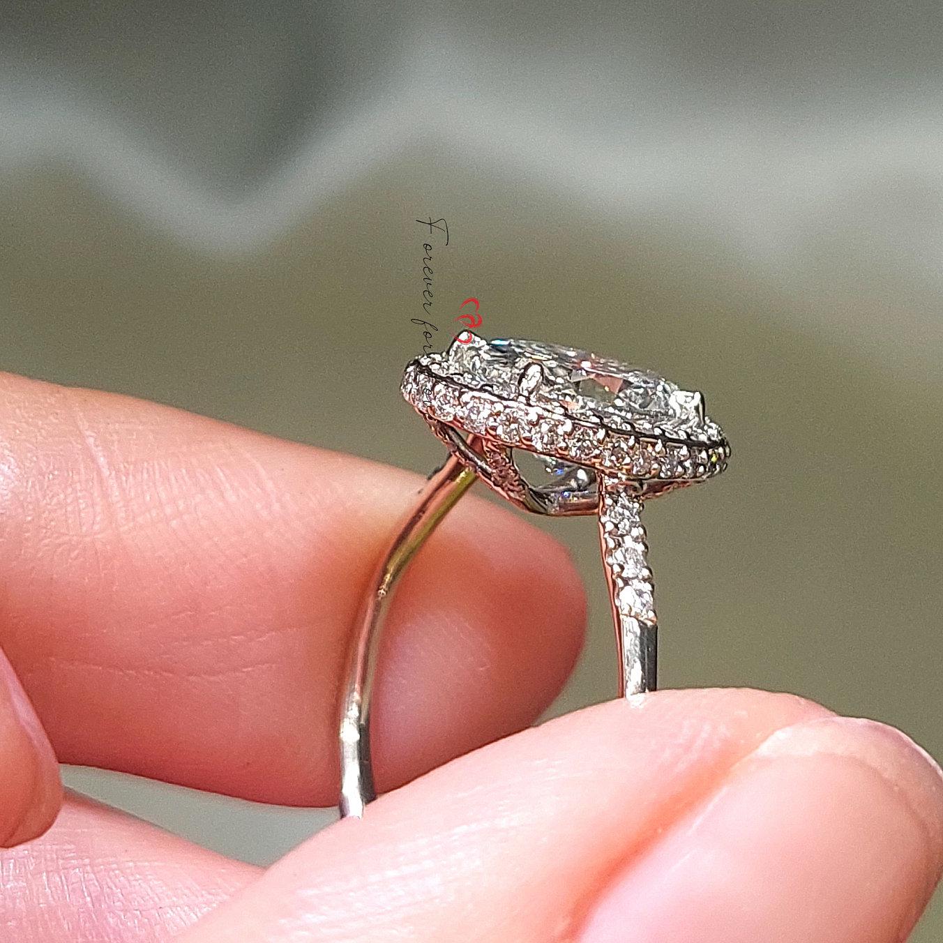 1.5 Ct Oval Diamond Halo Engagement Ring