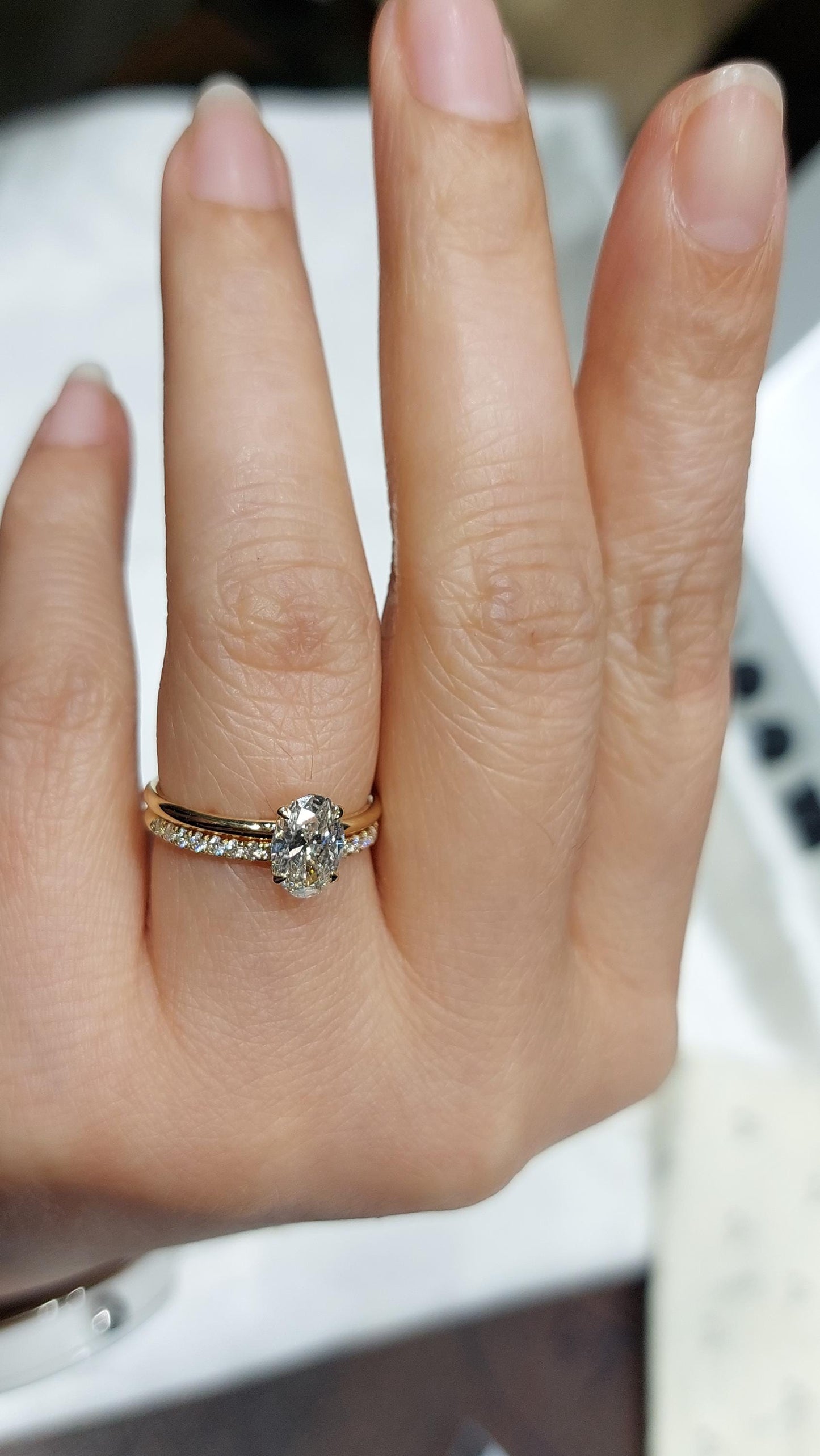 1 Karat ovaler Labor-Diamant-Verlobungsring Oval cut Moissanite engagement ring in 935 Argentium Silber — custom handcrafted by Forever For Love