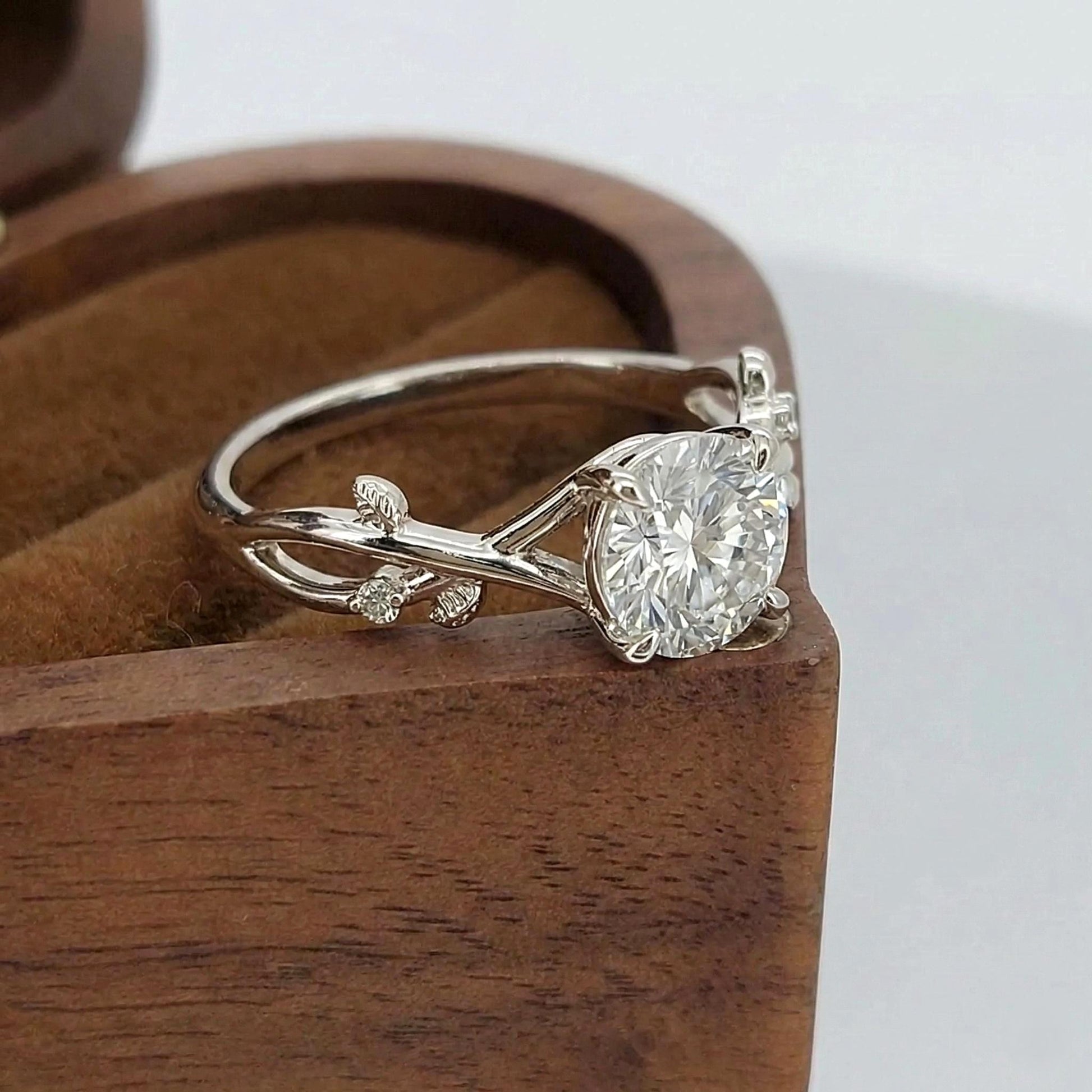 3.2 Carat E, VVS2 Clarity IGI Certified Round Stone, Nature inspired Round Cut Lab Diamond, Engagement Ring 14k White Gold, Gift for Her