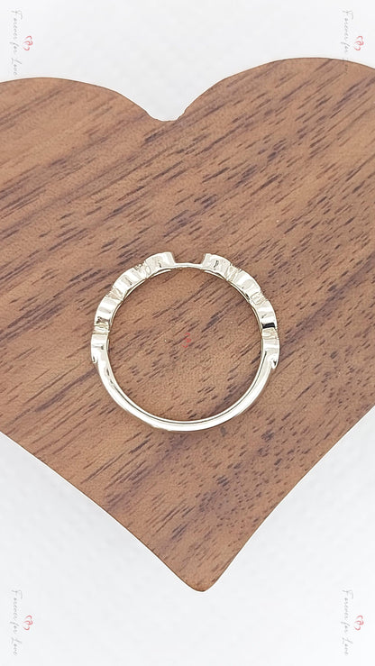 Round Diamond Engagement Ring