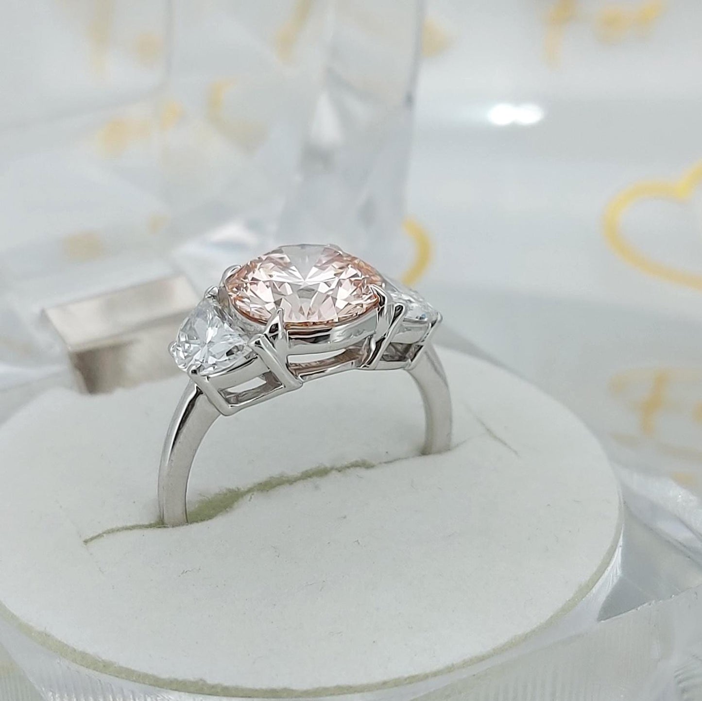 Bague de fiançailles trilogie avec diamant rond de laboratoire de 4 carats certifié IGI Round cut Moissanite engagement ring in Gold or Platinum — custom handcrafted by Forever For Love