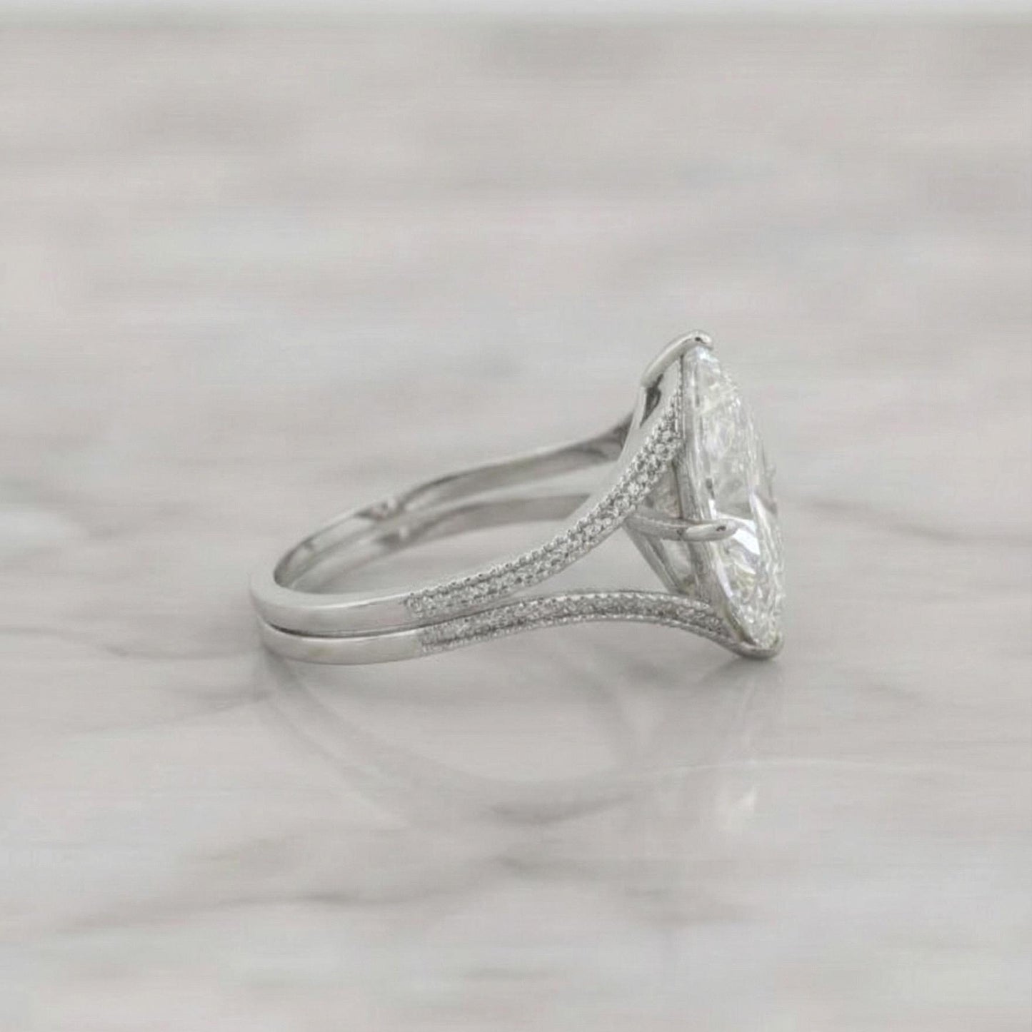 4 Karat IGI-zertifizierter Marquise-Labor-Diamantring Marquise cut Moissanite engagement ring in 935er Argentium Silber — custom handcrafted by Forever For Love