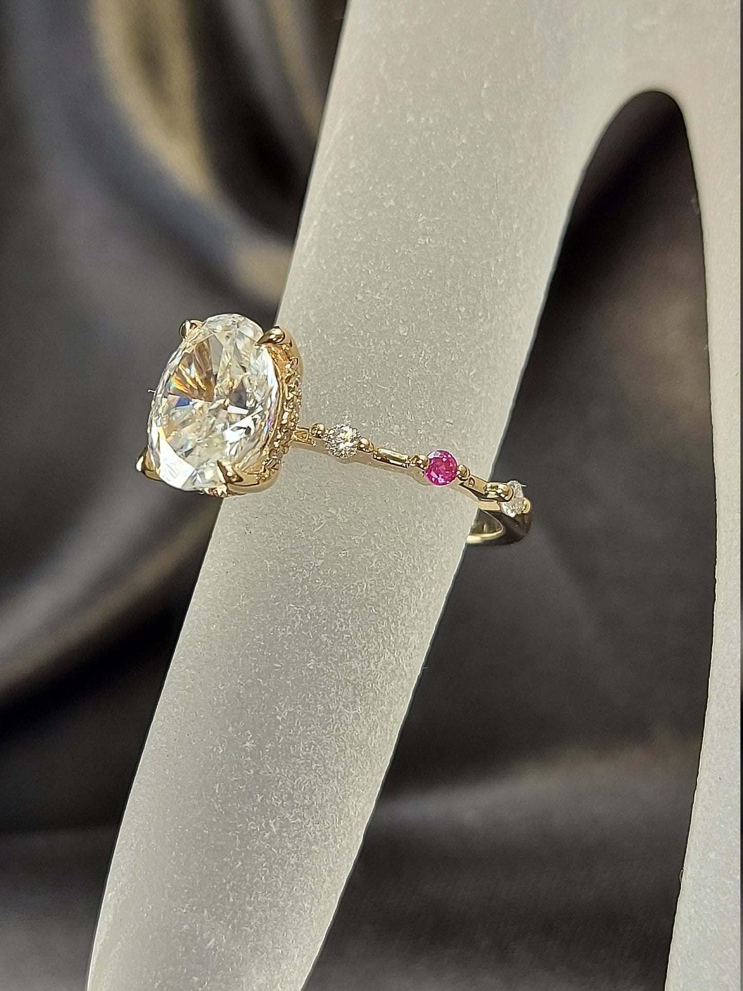 Bague de fiançailles ovale en moissanite de 2 carats Oval cut 1Ct Moissanite taille brillant engagement ring in Gold or Platinum — custom handcrafted by Forever For Love