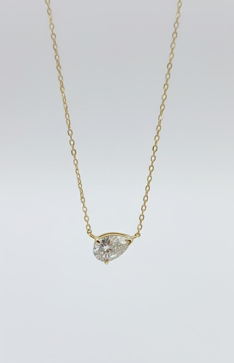 1 Karat Birnendiamant-Halskette, 14 Karat Gelbgold, zarte minimalistische Birnen-Anhänger, Labordiamant-Damen-Halskette, besonderes Geschenk für sie. Moissanite engagement ring in Gold or Platinum — custom handcrafted by Forever For Love