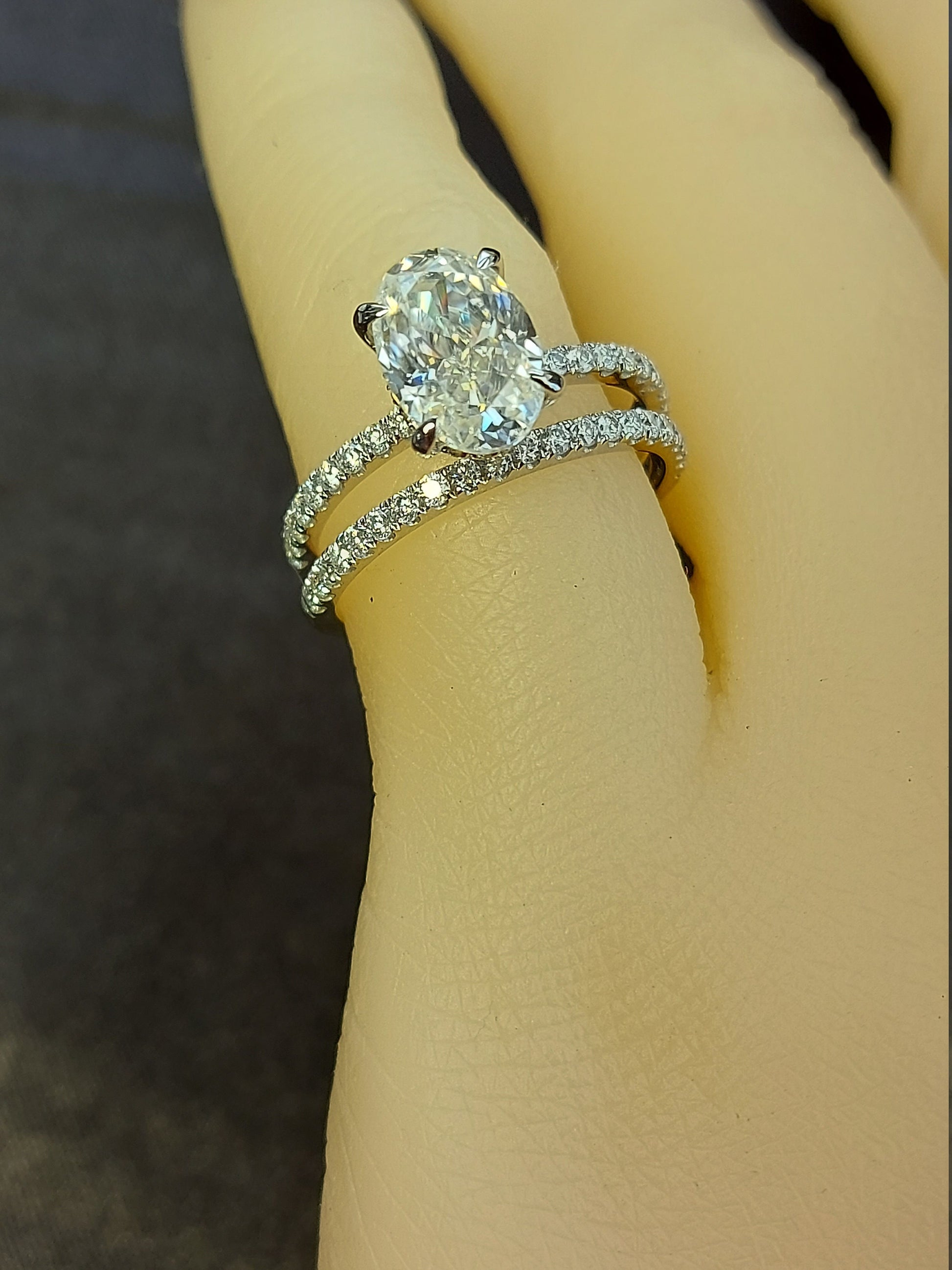 1.8 Ct Oval Moissanite Eternity Band