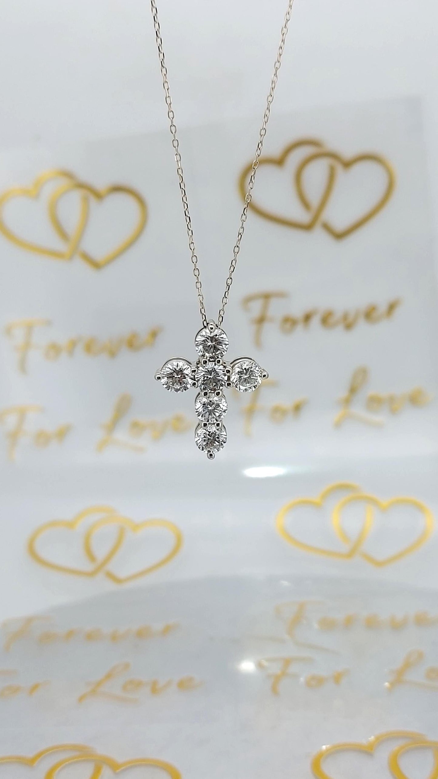 2 Karat E/VVS2 IGI zertifizierte Kreuzkette für Damen, Diamantkreuzanhänger, Religiöser Schmuck, Anhänger mit christlichem Glauben, Perfektes Geschenk Moissanite engagement ring in Gold or Platinum — custom handcrafted by Forever For Love