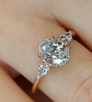 Bague de fiançailles ovale avec diamant de 1,5 carat Oval cut 1Ct Moissanite taille brillant engagement ring in Gold or Platinum — custom handcrafted by Forever For Love