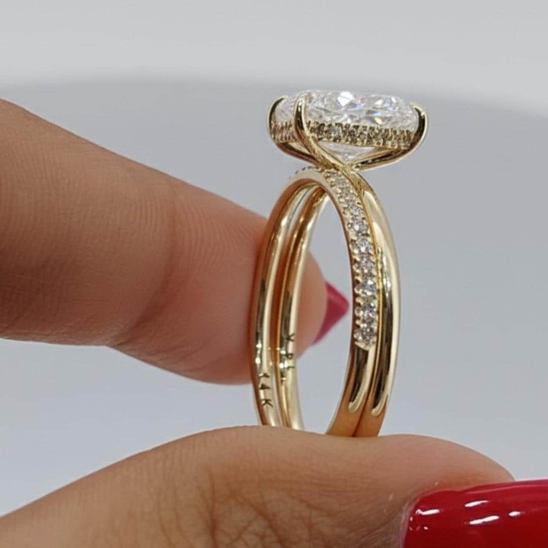 2,5 Karat IGI-zertifizierter Radiant Labordiamant Halo Ring Radiant cut Moissanite engagement ring in 935 Argentium Silber — custom handcrafted by Forever For Love