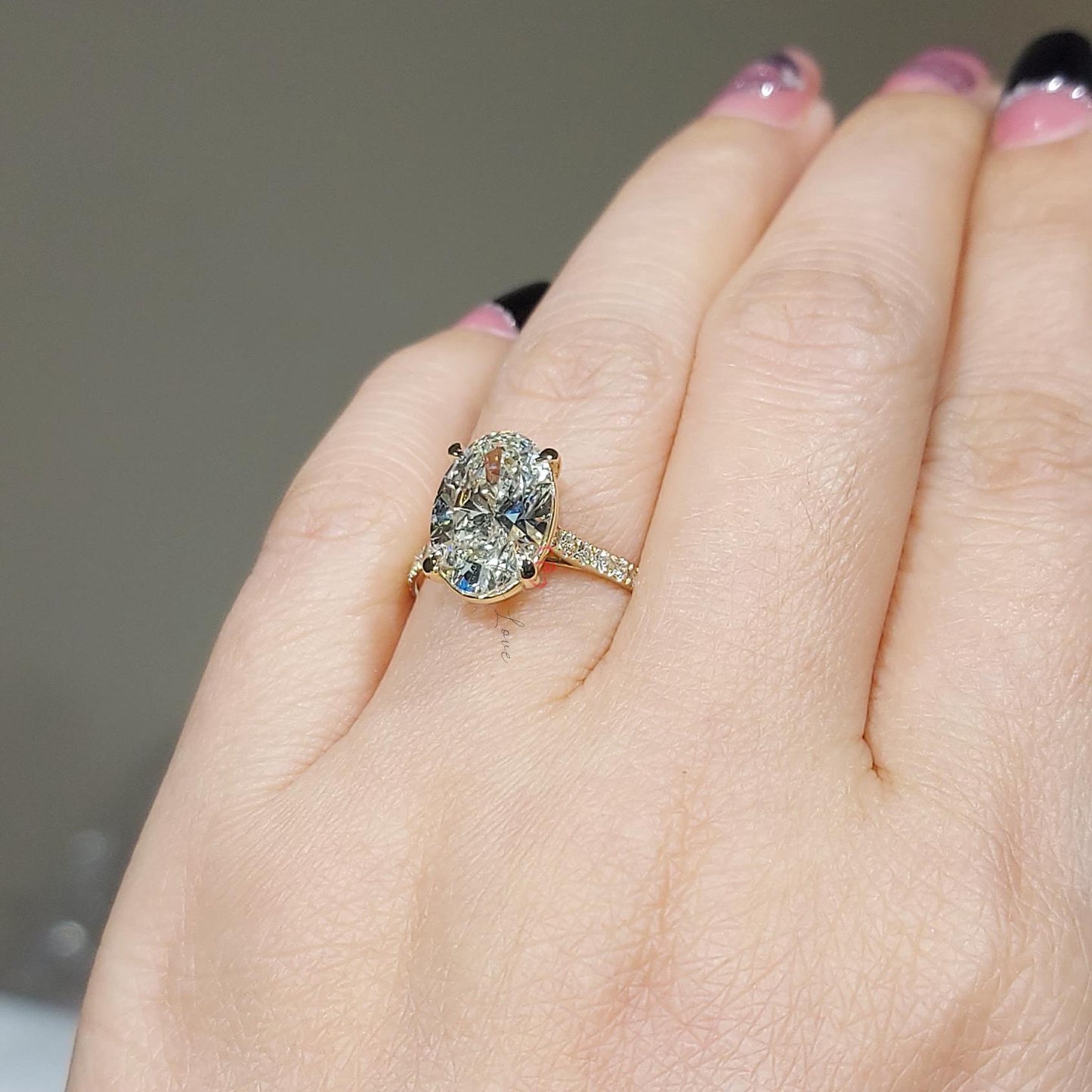 Verlobungsring mit 3,6 Karat ovalem Labor-Diamant und verstecktem Halo Oval cut Moissanite engagement ring in 935er Argentium Silber — custom handcrafted by Forever For Love
