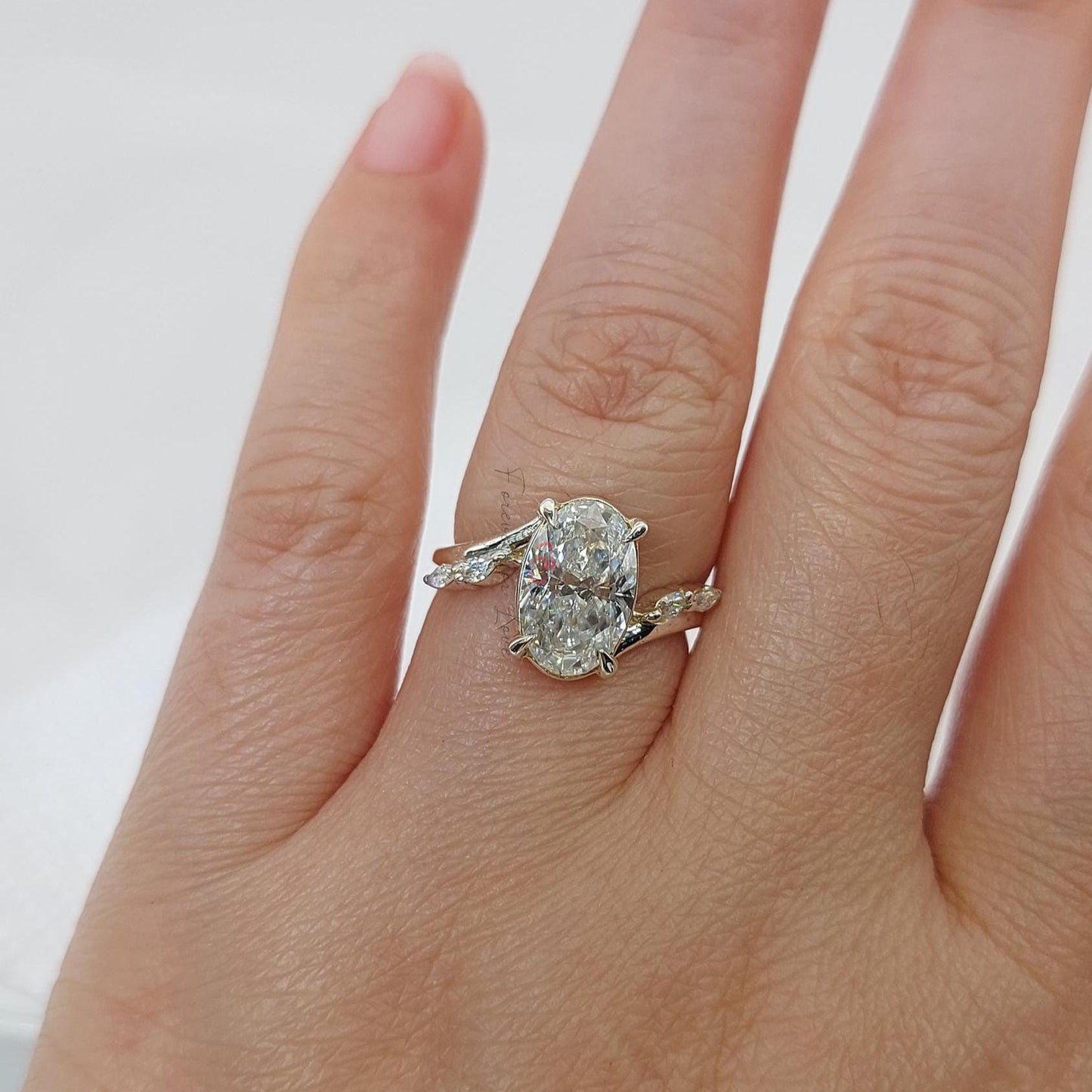 2 Karat IGI-zertifizierter ovaler Labor-Diamant Solitär-Verlobungsring Oval cut Moissanite engagement ring in 935 Argentium Silber — custom handcrafted by Forever For Love