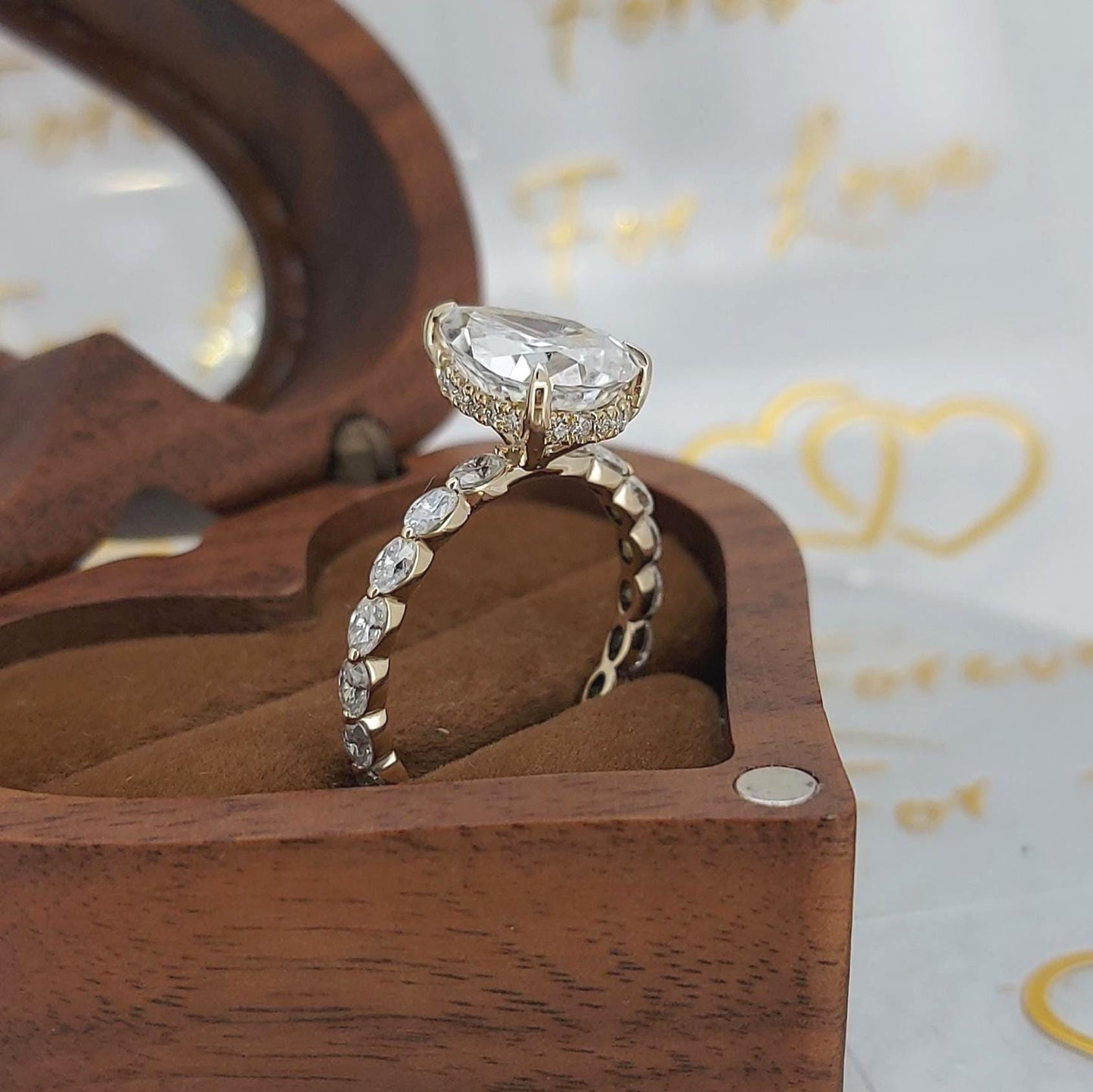Bague de fiançailles auréole cachée en diamant de laboratoire poire de 3,5 carats Pear cut 1Ct Moissanite taille brillant engagement ring in Gold or Platinum — custom handcrafted by Forever For Love