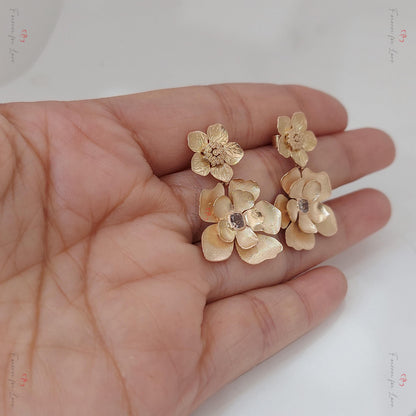 14k Gold Flower Drop, Solid Dangling Gold Earring with Flower Charms, Bubble Flower Earring Charm, Flower Earrings, Dangling diamond