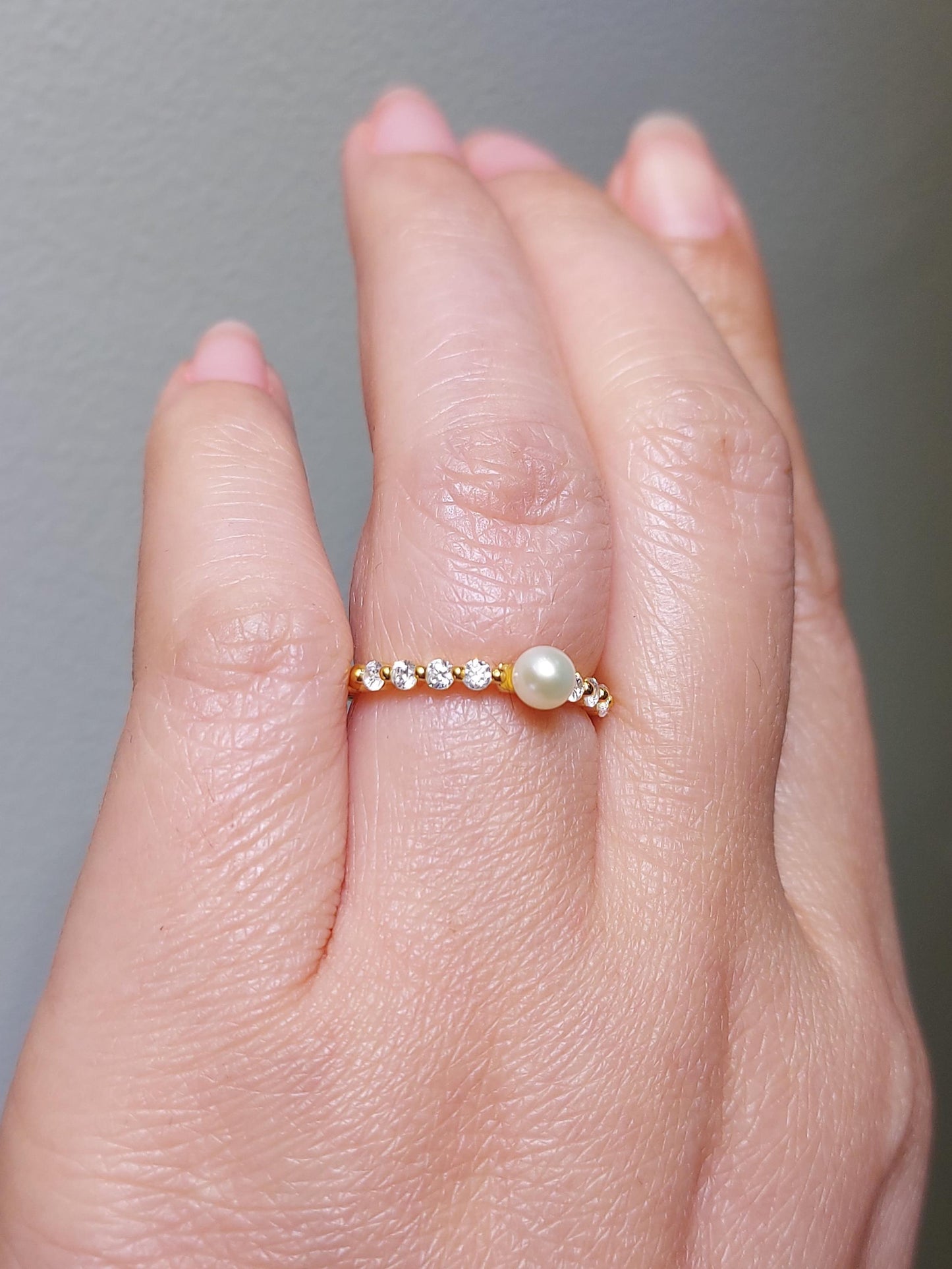 Naturdiamant, Perlen Halb-Eternity-Band Round cut Moissanite engagement ring in 935 Argentium Silber — custom handcrafted by Forever For Love
