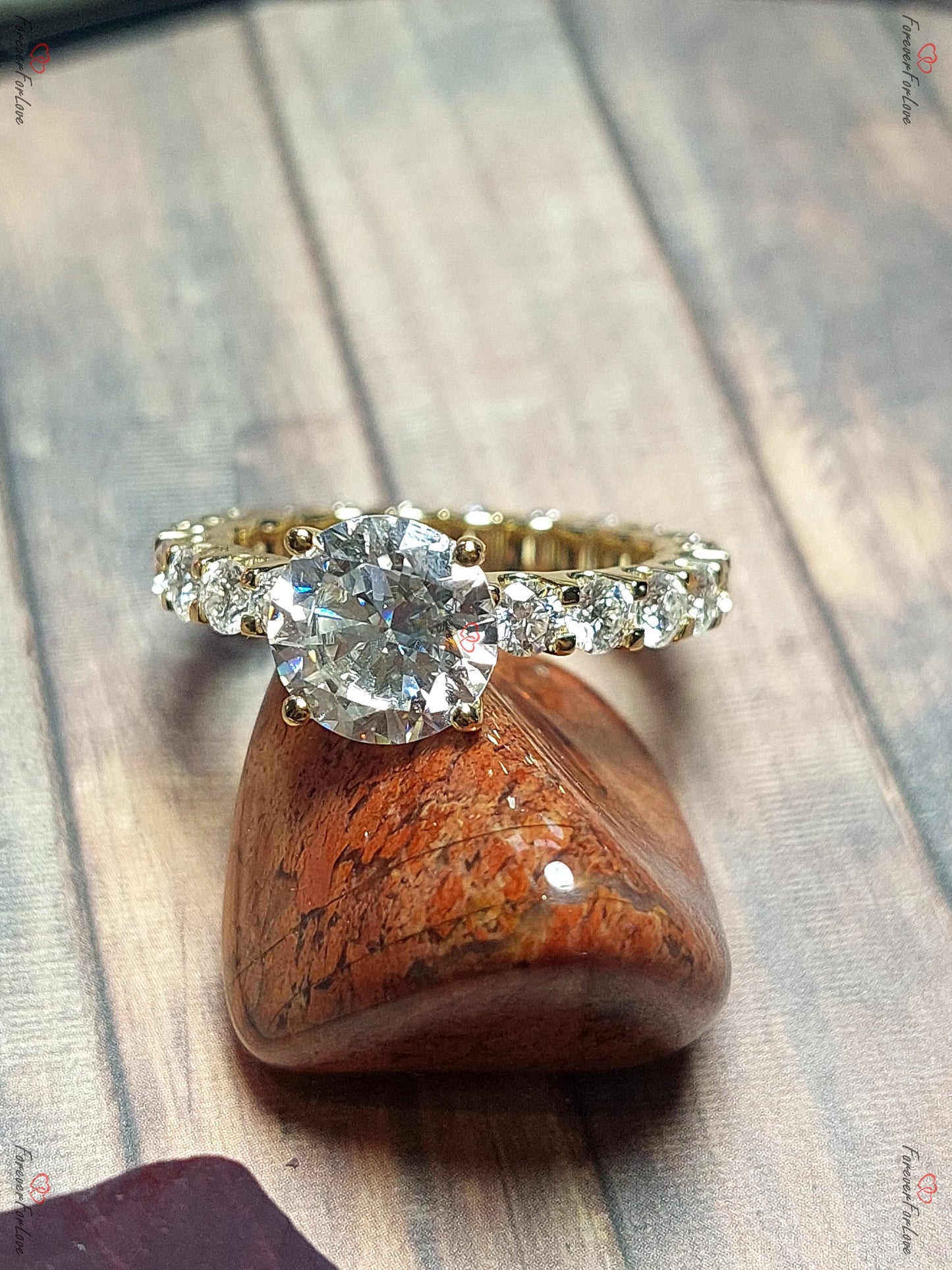 Runder Moissanit Art Déco klobiger Band Verlobungsring Round cut Moissanite engagement ring in 935 Argentium Silber — custom handcrafted by Forever For Love