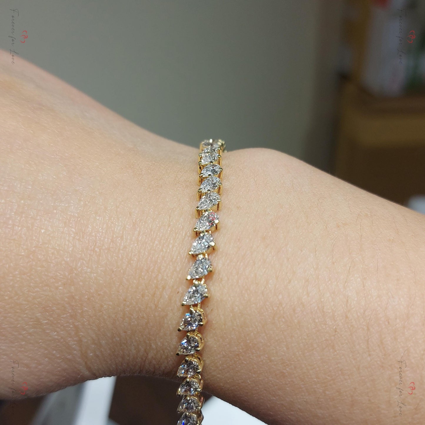 14K Gelbgold Birne Laborgezüchtetes 3-Krappen-Diamant Tennisarmband 10 Karat Gesamtgewicht E, VS1 Geburtstagsgeschenk für Mama Moissanite engagement ring in Gold or Platinum — custom handcrafted by Forever For Love