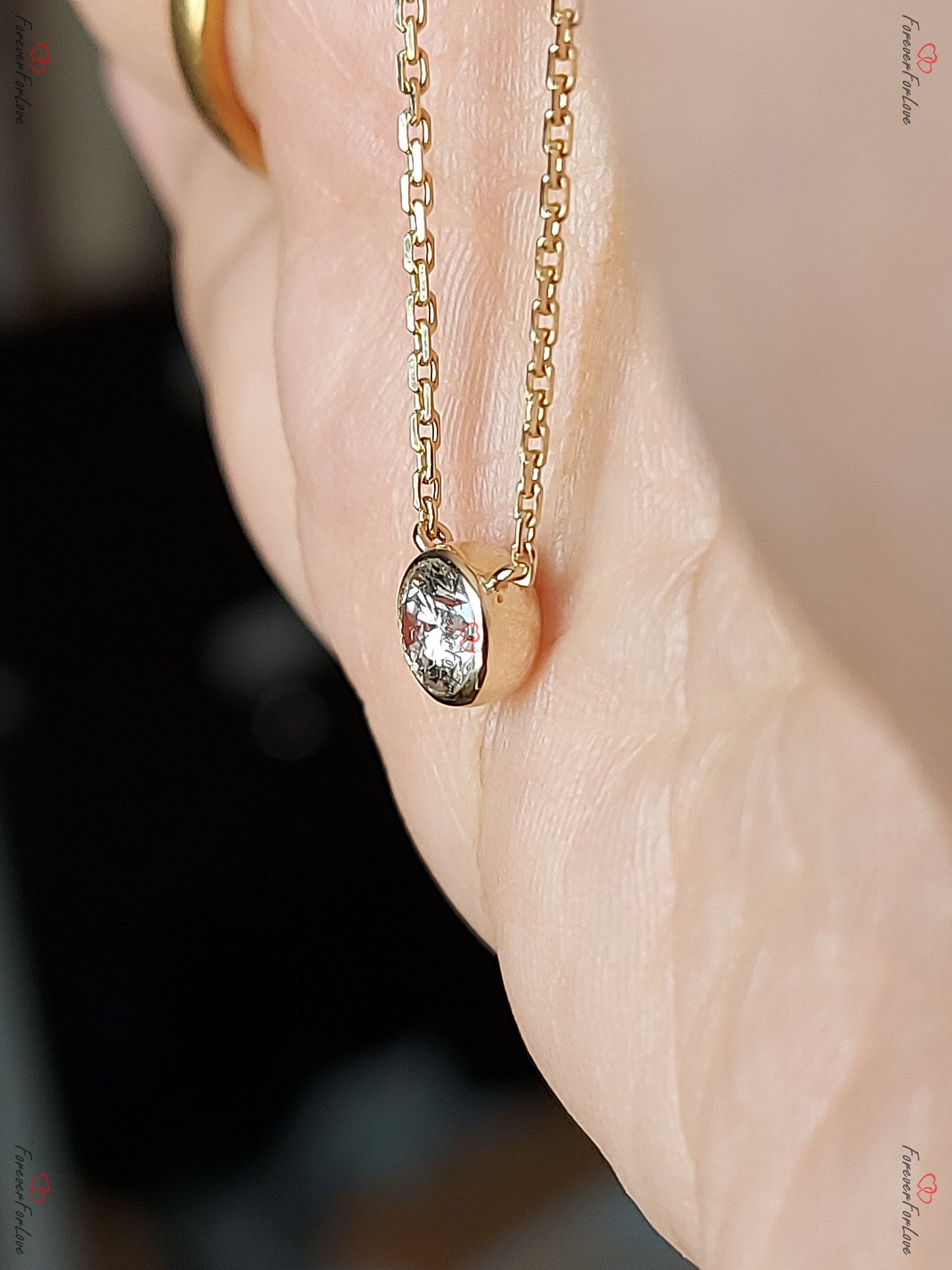 Runde Diamantkette, 14 Karat Gelbgold, zierlicher minimalistischer Diamantanhänger, echte Diamant-Lünetten-Halskette für Damen, Brautjungfern-Geschenk. Moissanite engagement ring in Gold or Platinum — custom handcrafted by Forever For Love