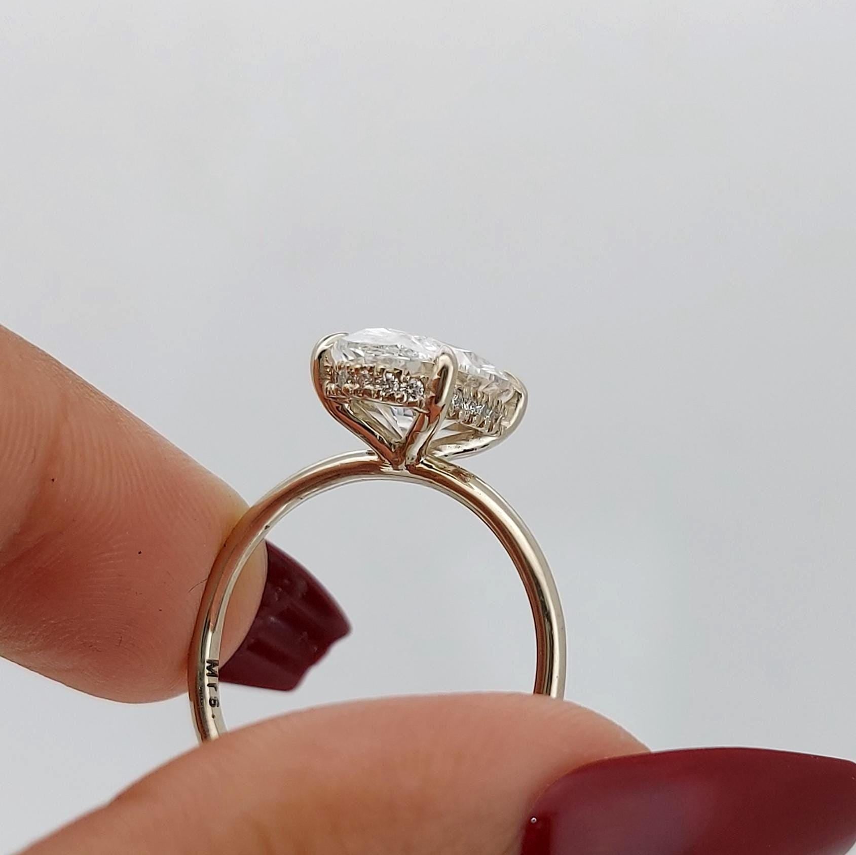 3 Ct IGI Certified Oval Lab Diamond Solitaire Engagement Ring