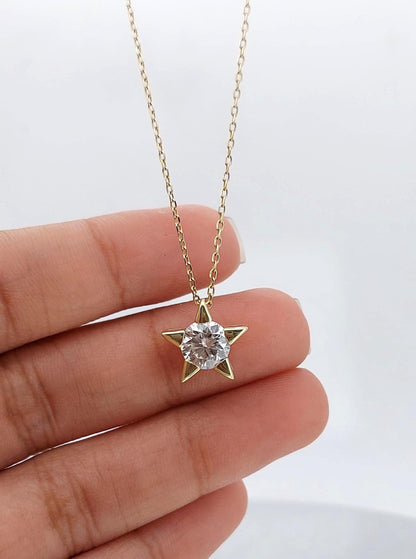 Sternförmige runde Diamantkette, 14 Karat Gelbgold, zierlicher minimalistischer Diamantanhänger, sternförmige Damenhalskette, perfektes Halsketten-Geschenk.