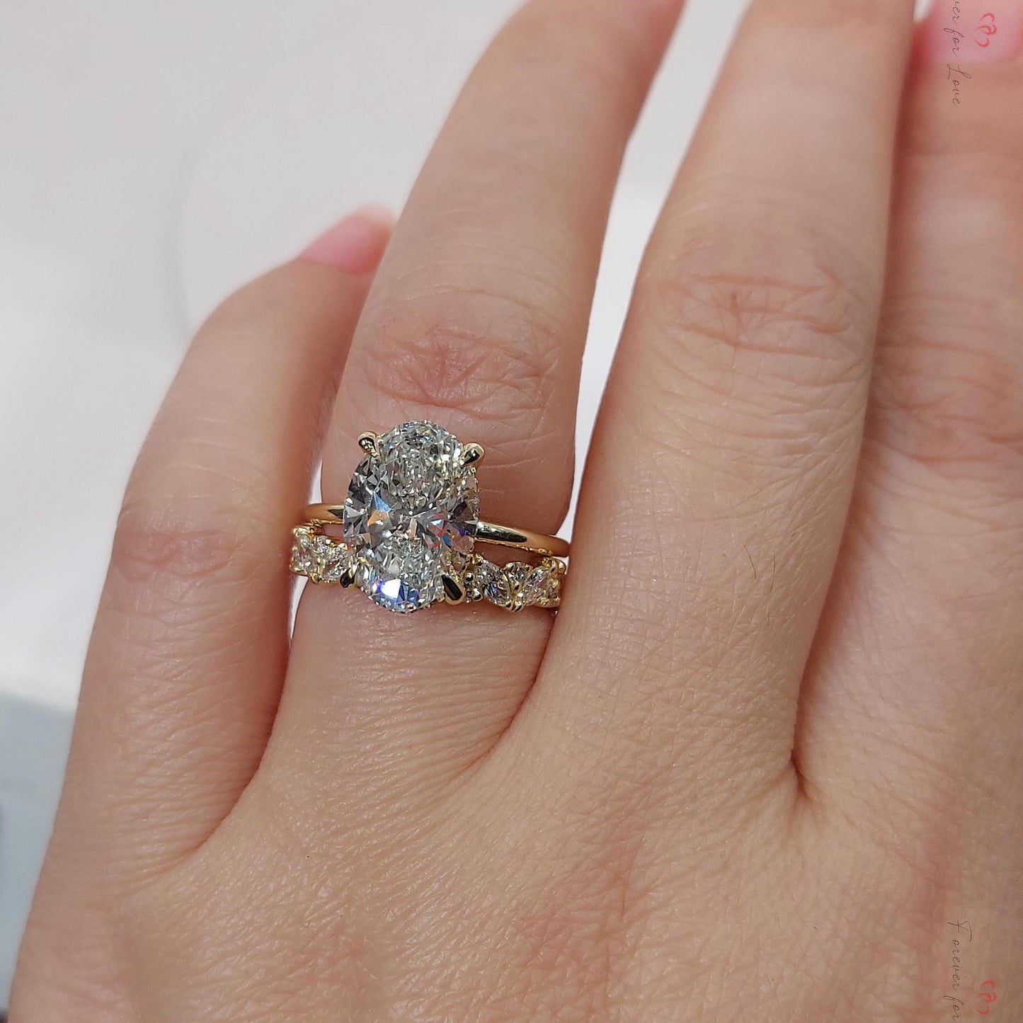 3,5 Karat ovales Labordiamant-Brautset Oval cut Moissanite engagement ring in 935er Argentium Silber — custom handcrafted by Forever For Love