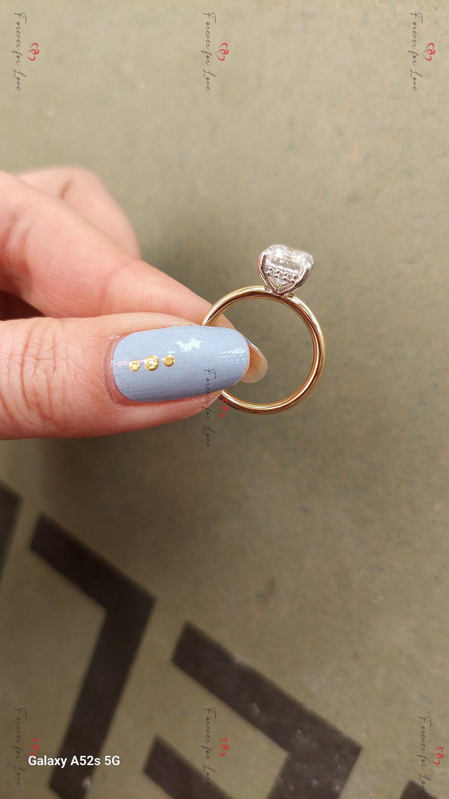 Bague de fiançailles solitaire émeraude, diamant et moissanite Emerald cut 1Ct Moissanite taille brillant engagement ring in Gold or Platinum — custom handcrafted by Forever For Love