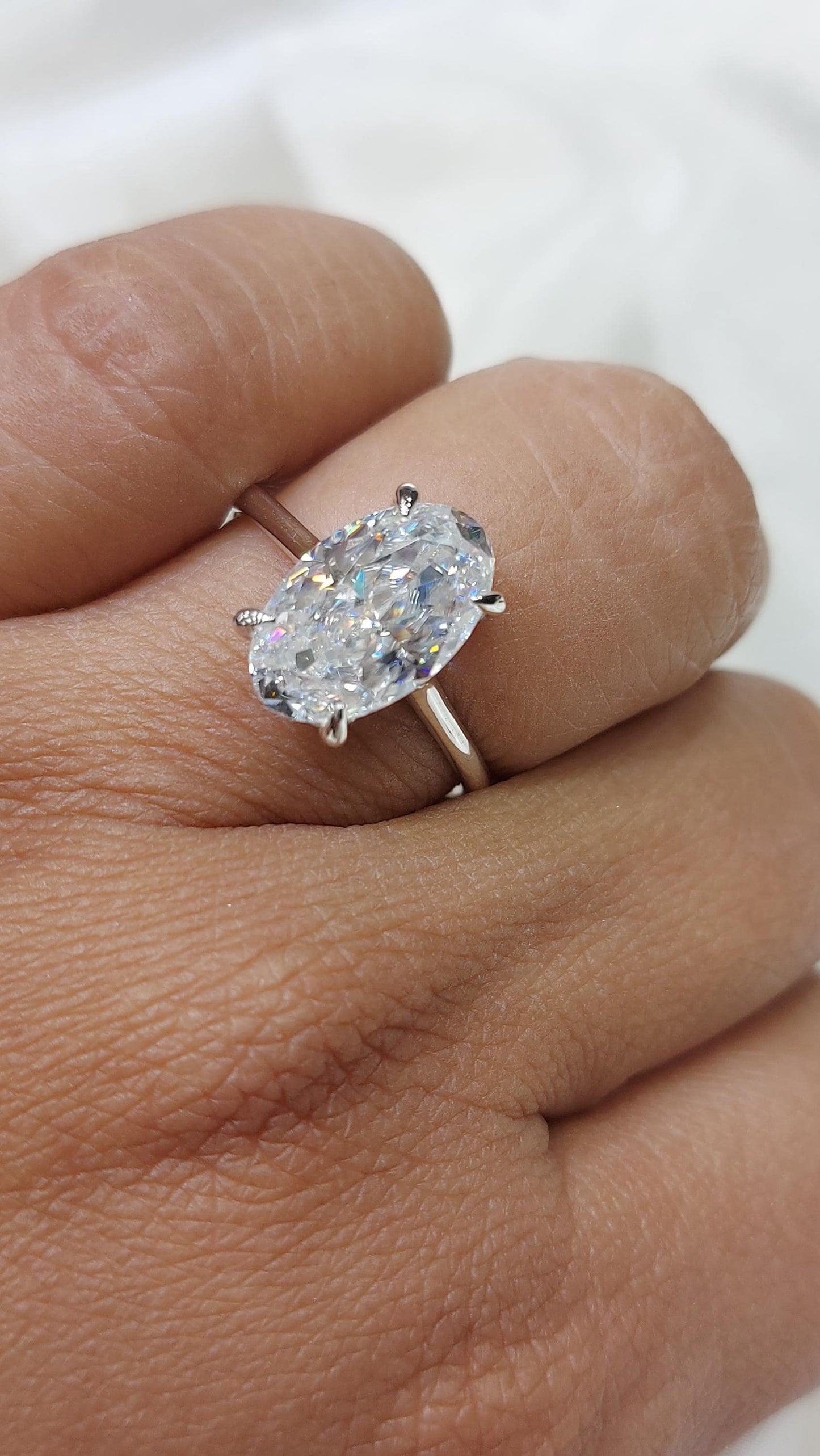 Bague de fiançailles ovale en moissanite 6 carats Oval cut 1Ct Moissanite taille brillant engagement ring in Gold or Platinum — custom handcrafted by Forever For Love